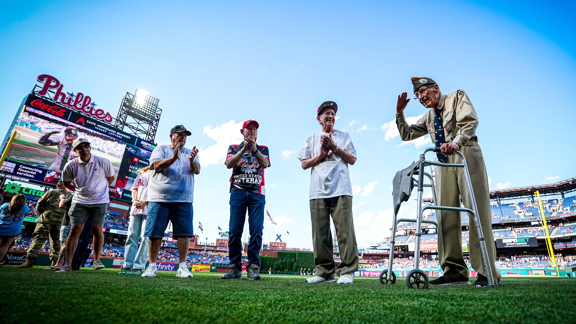 SalutetoService01016