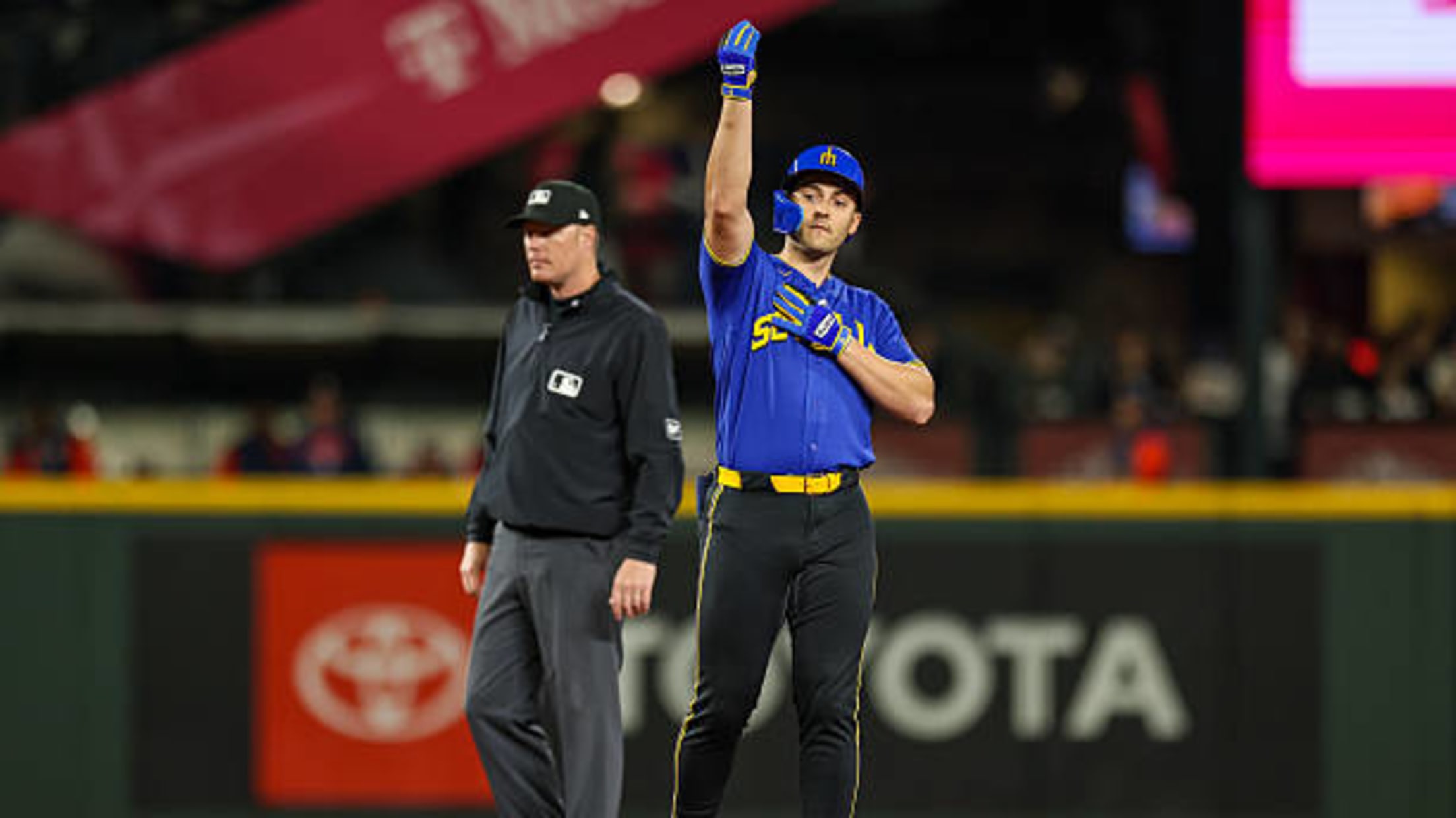 Mariners bring home four in the 7th