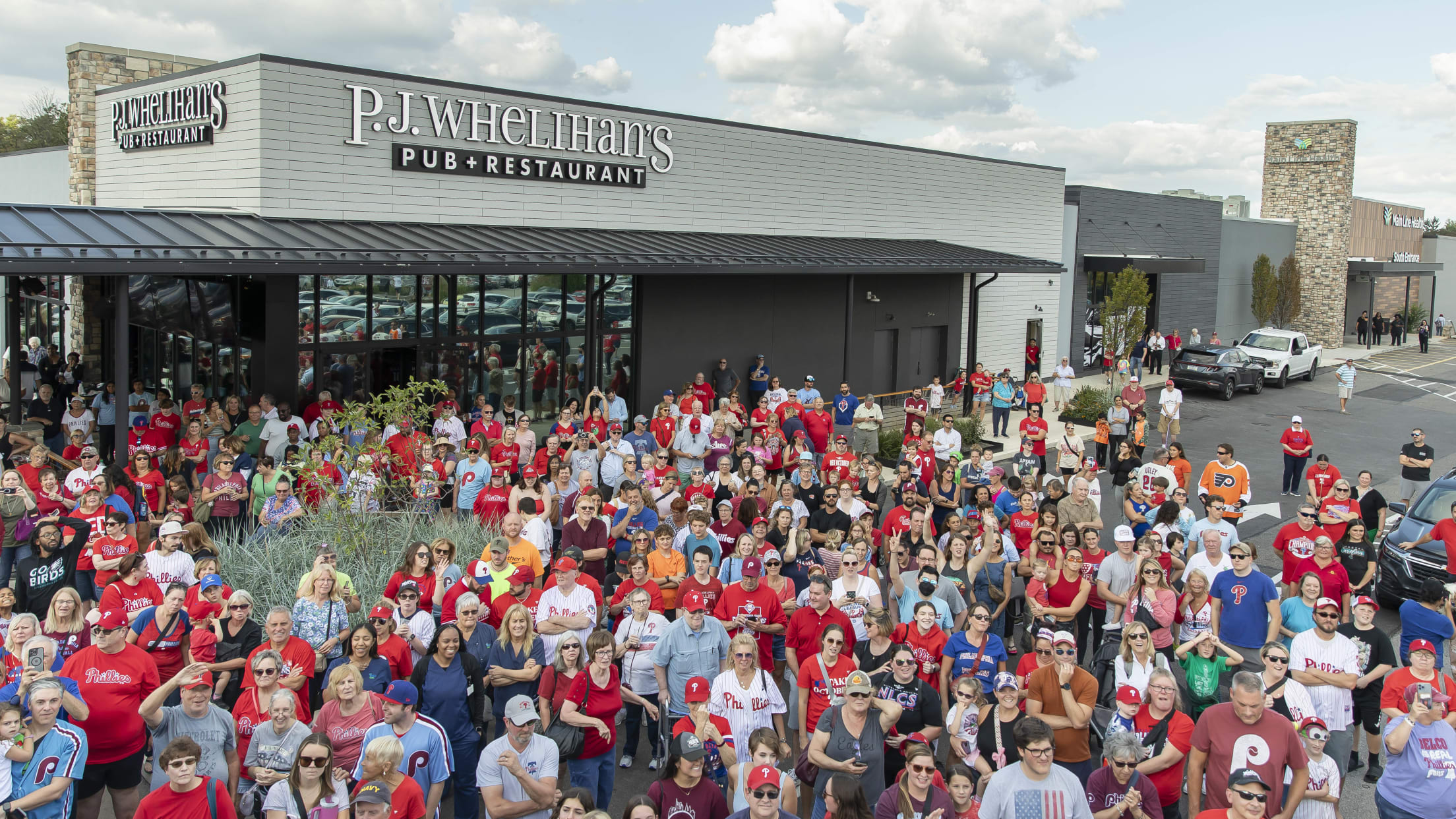 20231002_Phillies_Bus_Rally_Waterfalls-40