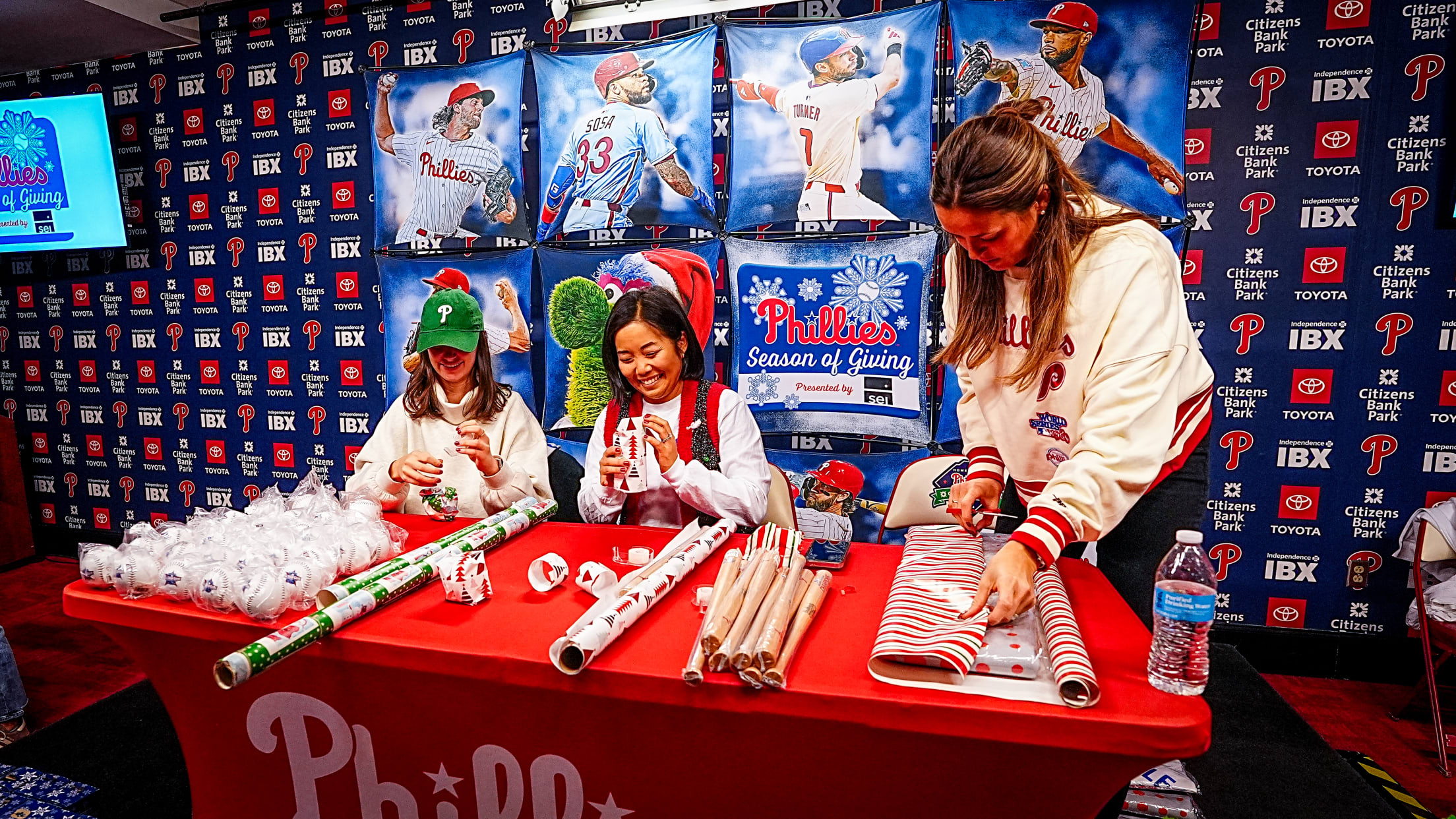 SEIHolidayGiftWrappingParty173589