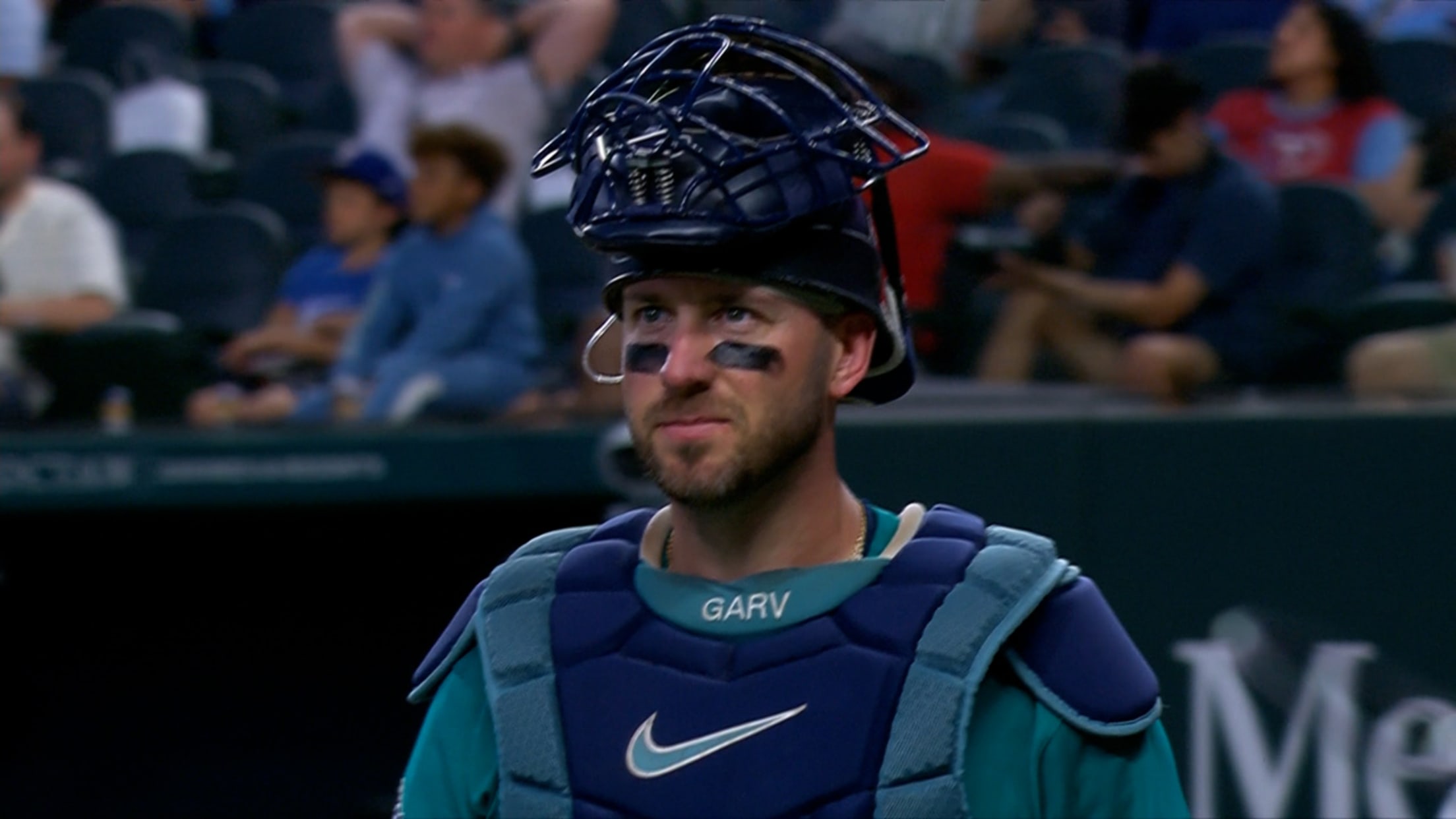 Mitch Garver catches Danny Jansen stealing