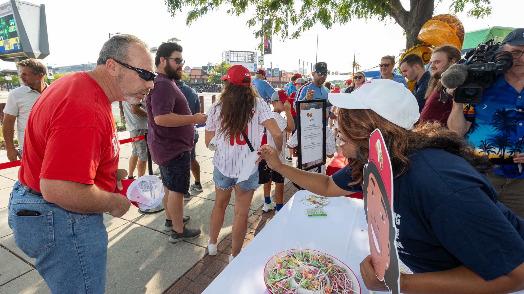 Taijuan Walker Gives Out Free Tacos to Benefit Foster Care in