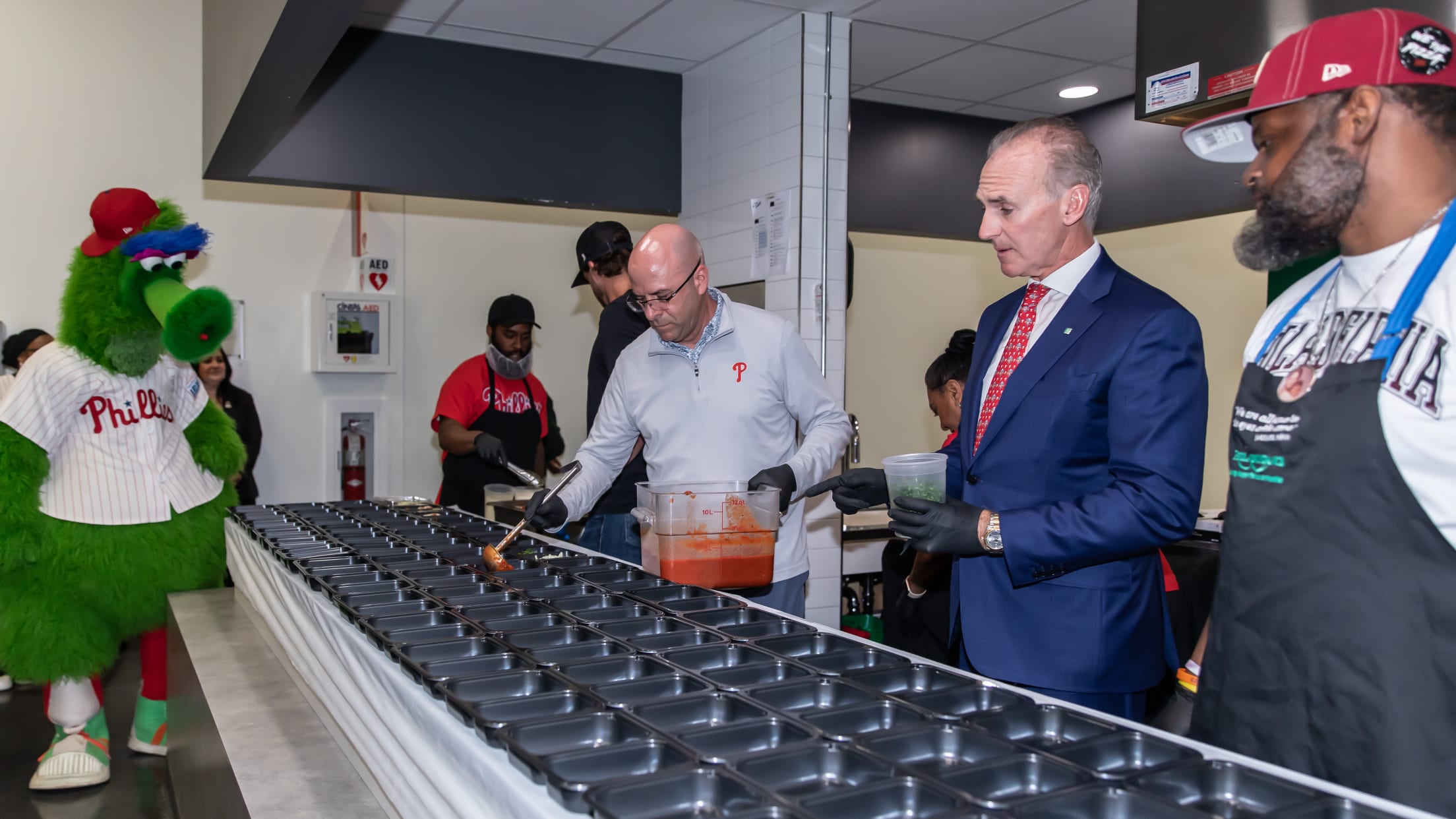 20250501_Phans_Feeding_Families-23