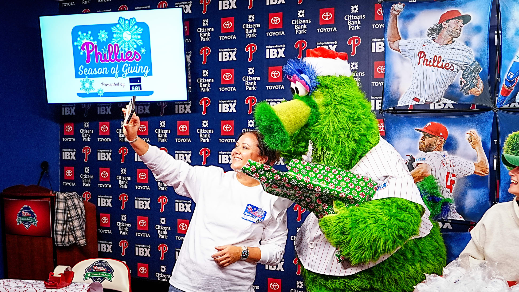 SEIHolidayGiftWrappingParty173766