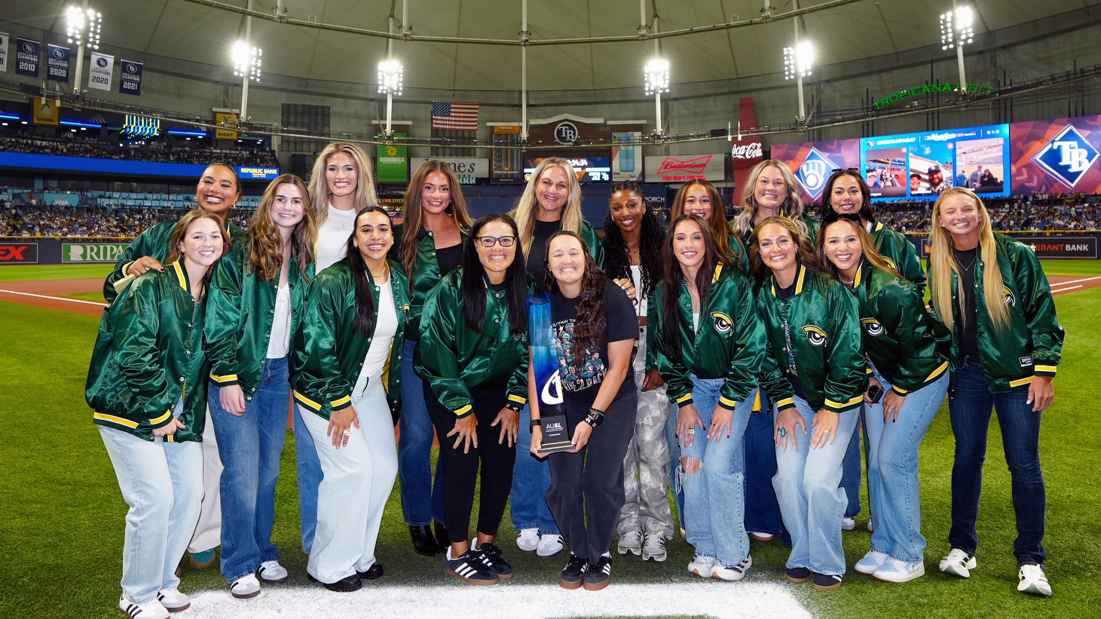 The Utah Talons on the field before Game 4