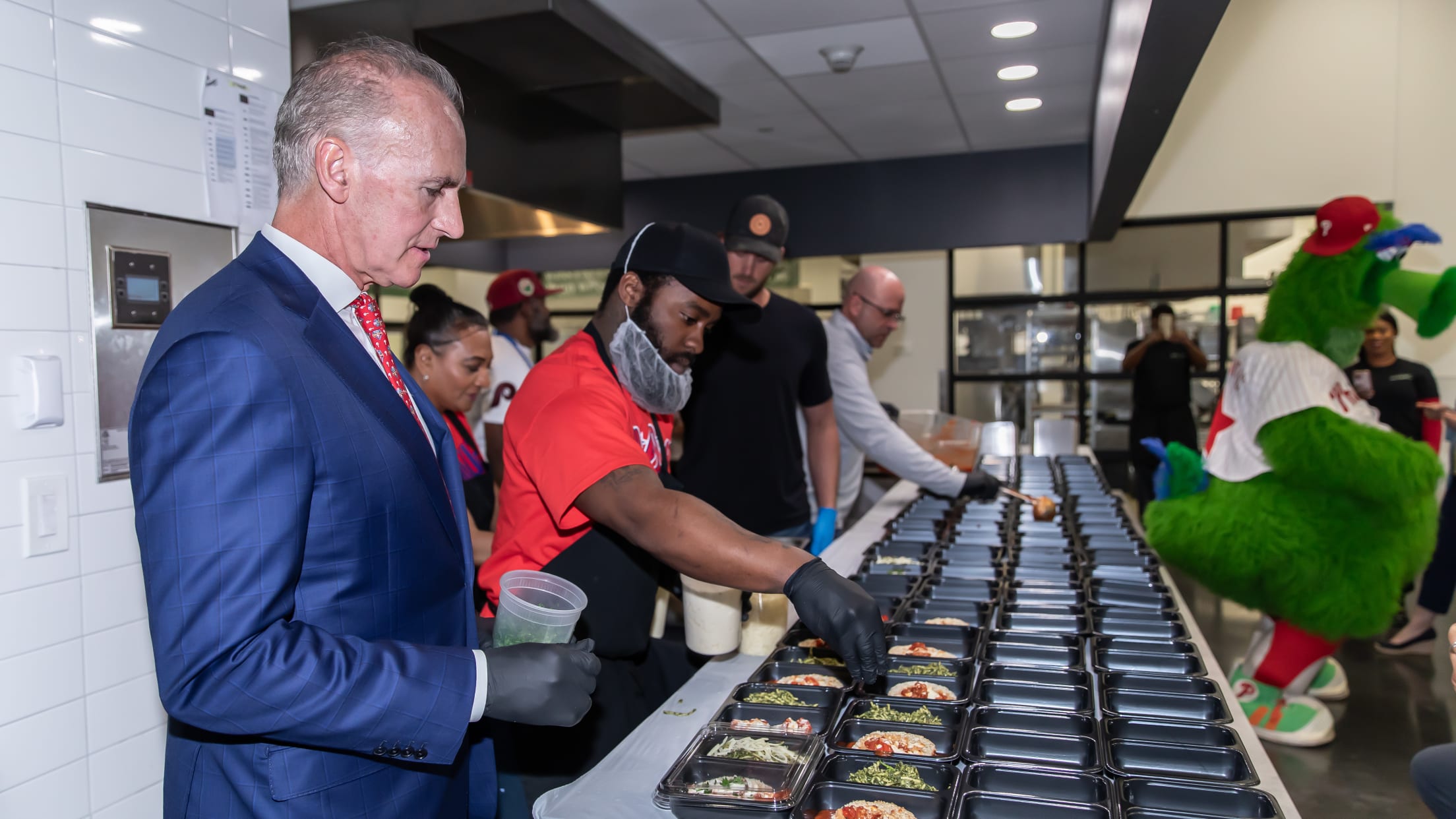 20250501_Phans_Feeding_Families-24