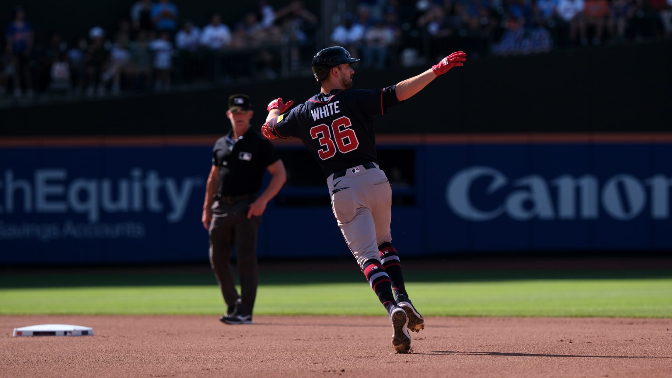 Eli White's solo home run (3)
