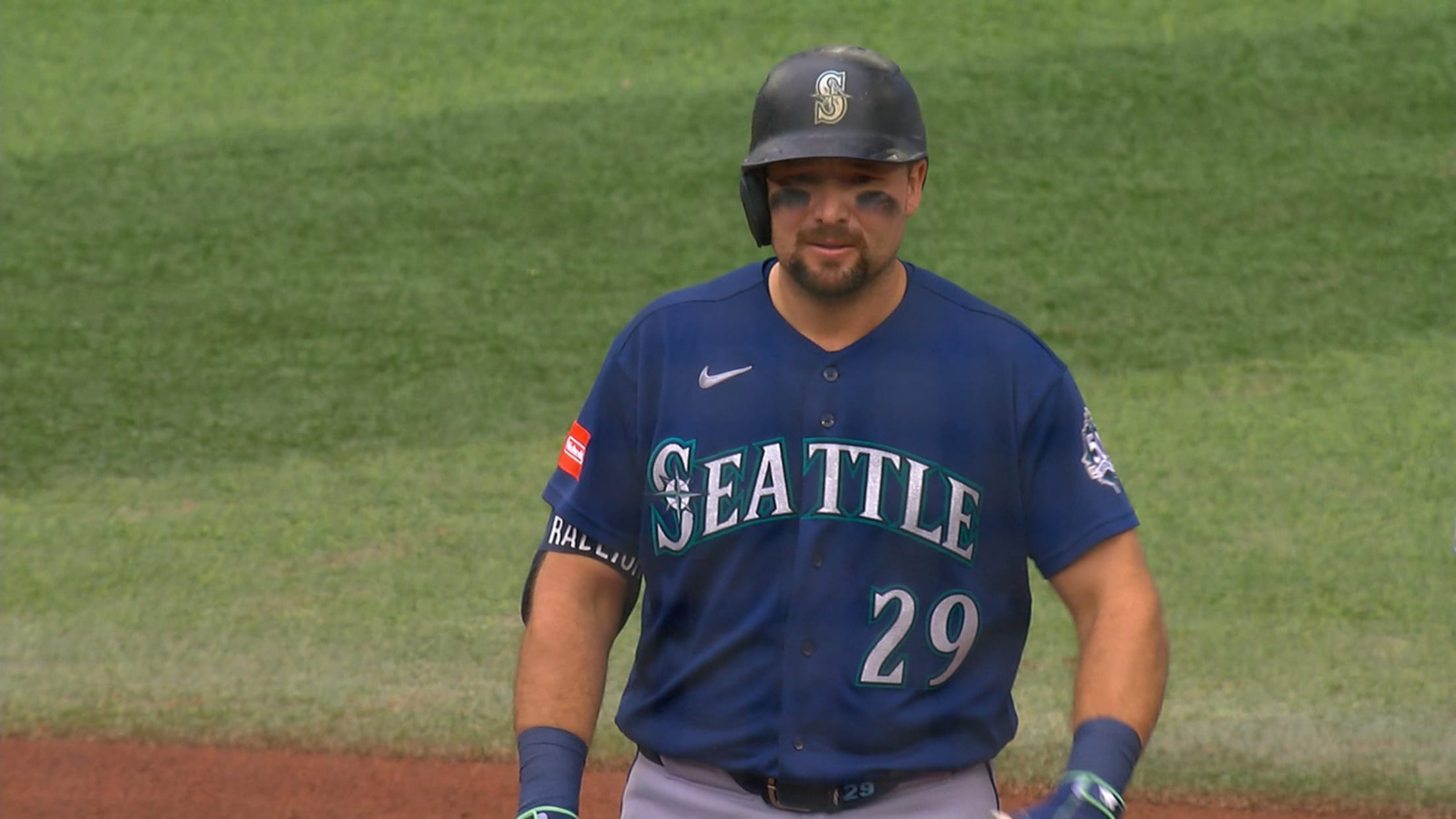 Cal Raleigh lines a double