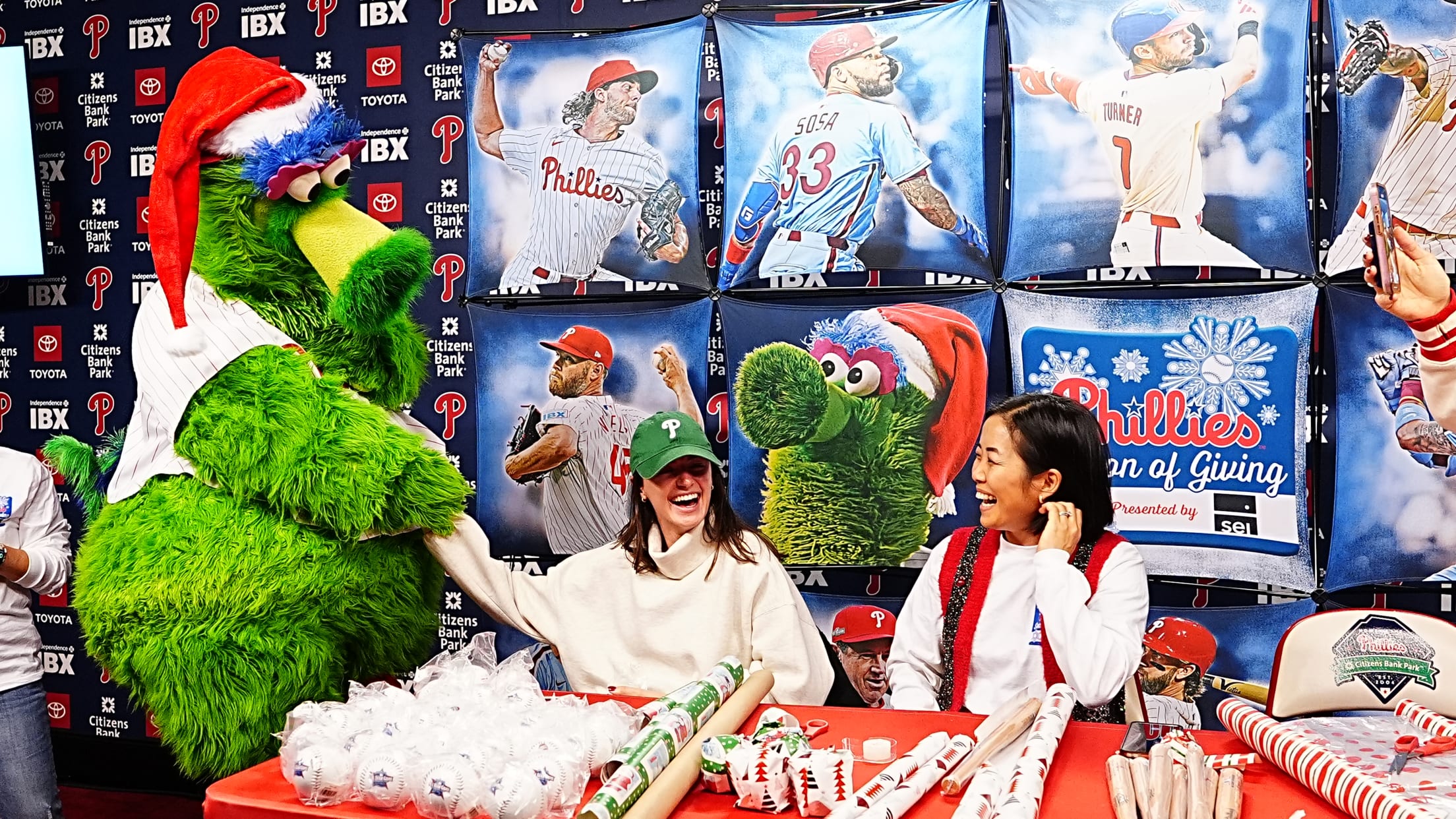 SEIHolidayGiftWrappingParty173748