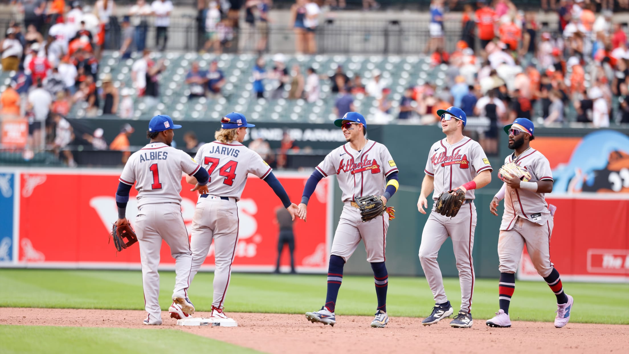 Austin Riley sella el triunfo de los Bravos