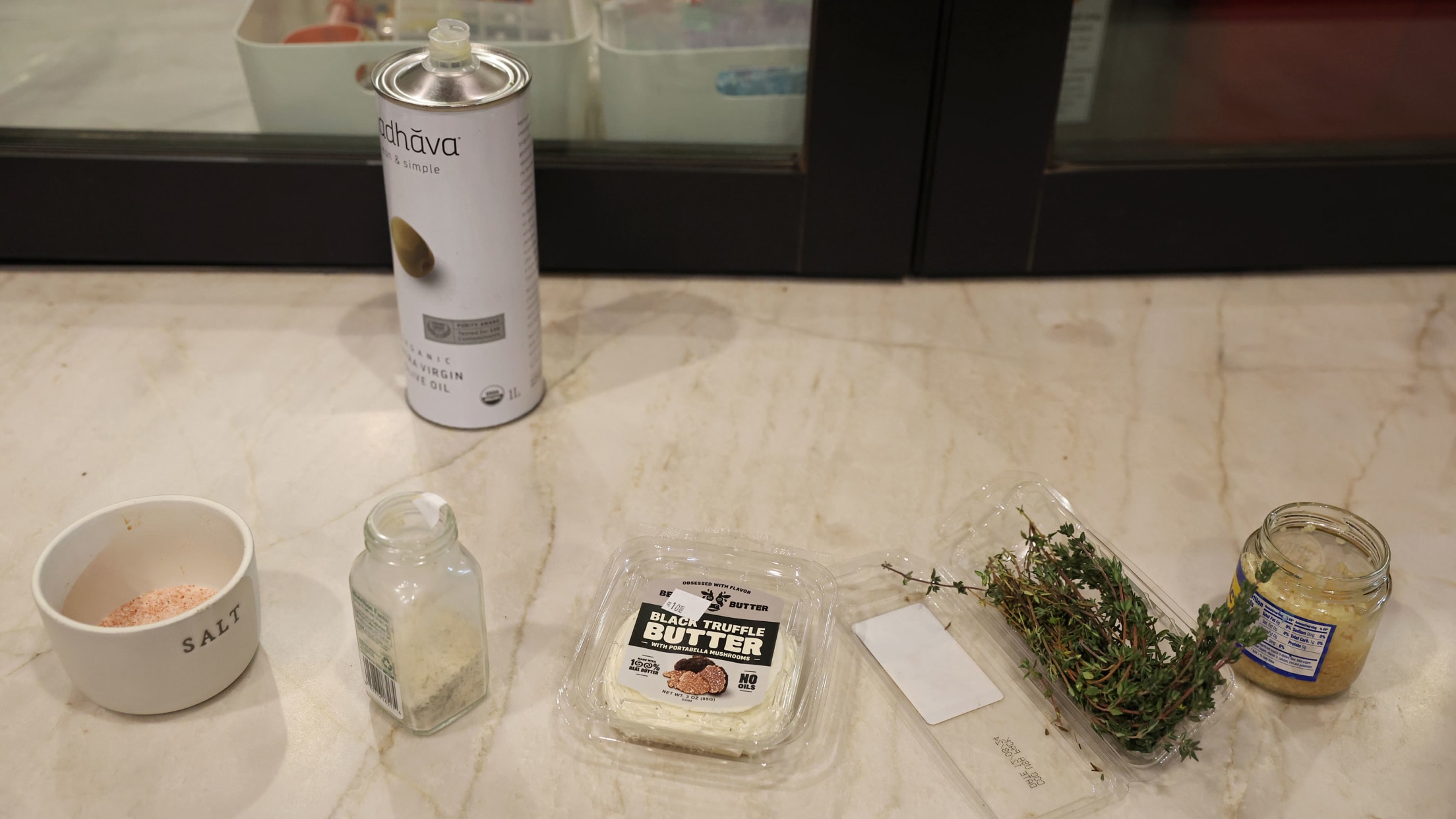 BAL-BI-021025-Holliday-Feature-077