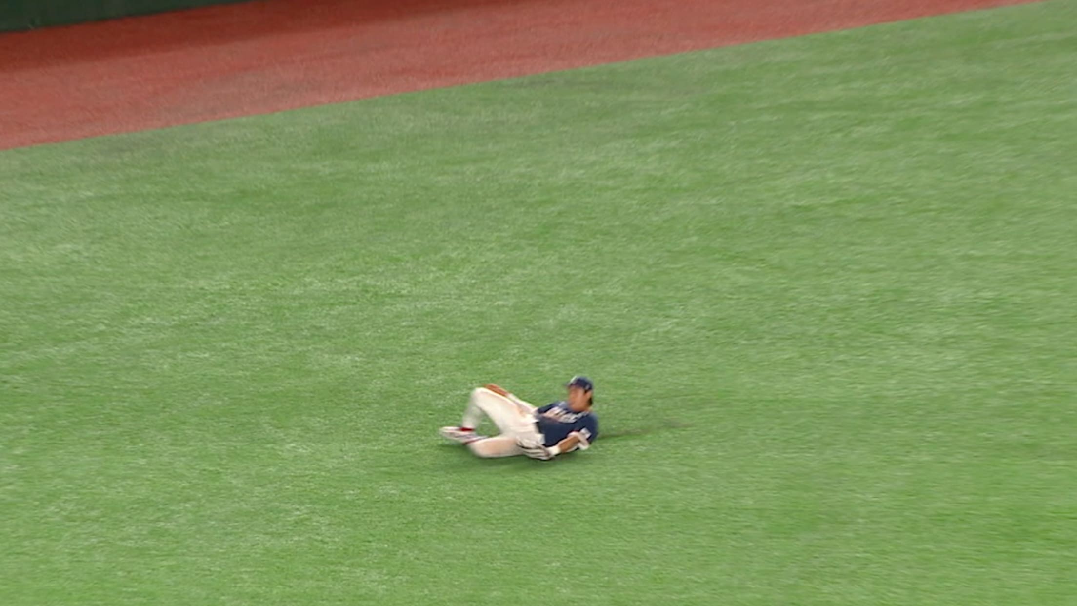 Jung Hoo Lee hace una oportuna gran atrapada