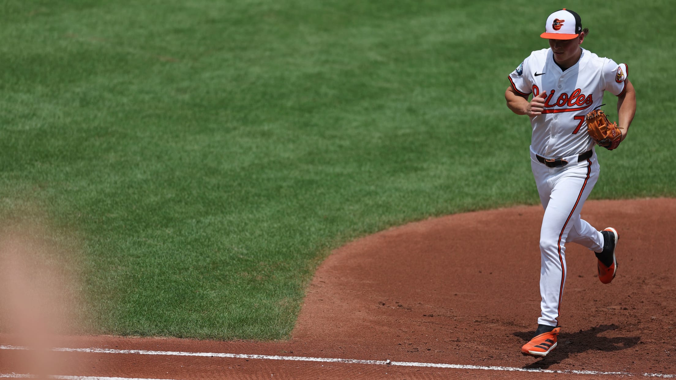 BAL-BI-021025-Holliday-Feature-006