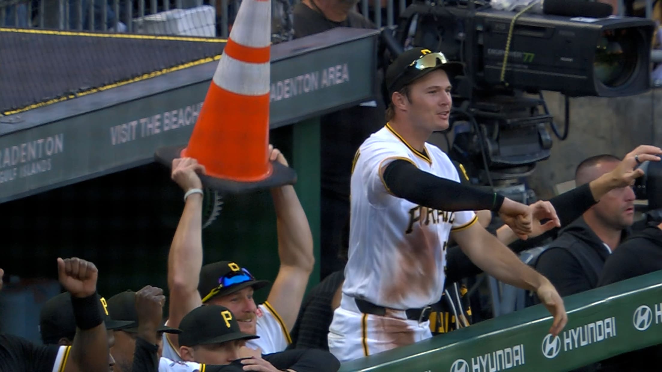 Pirates score five runs in the bottom of the 4th