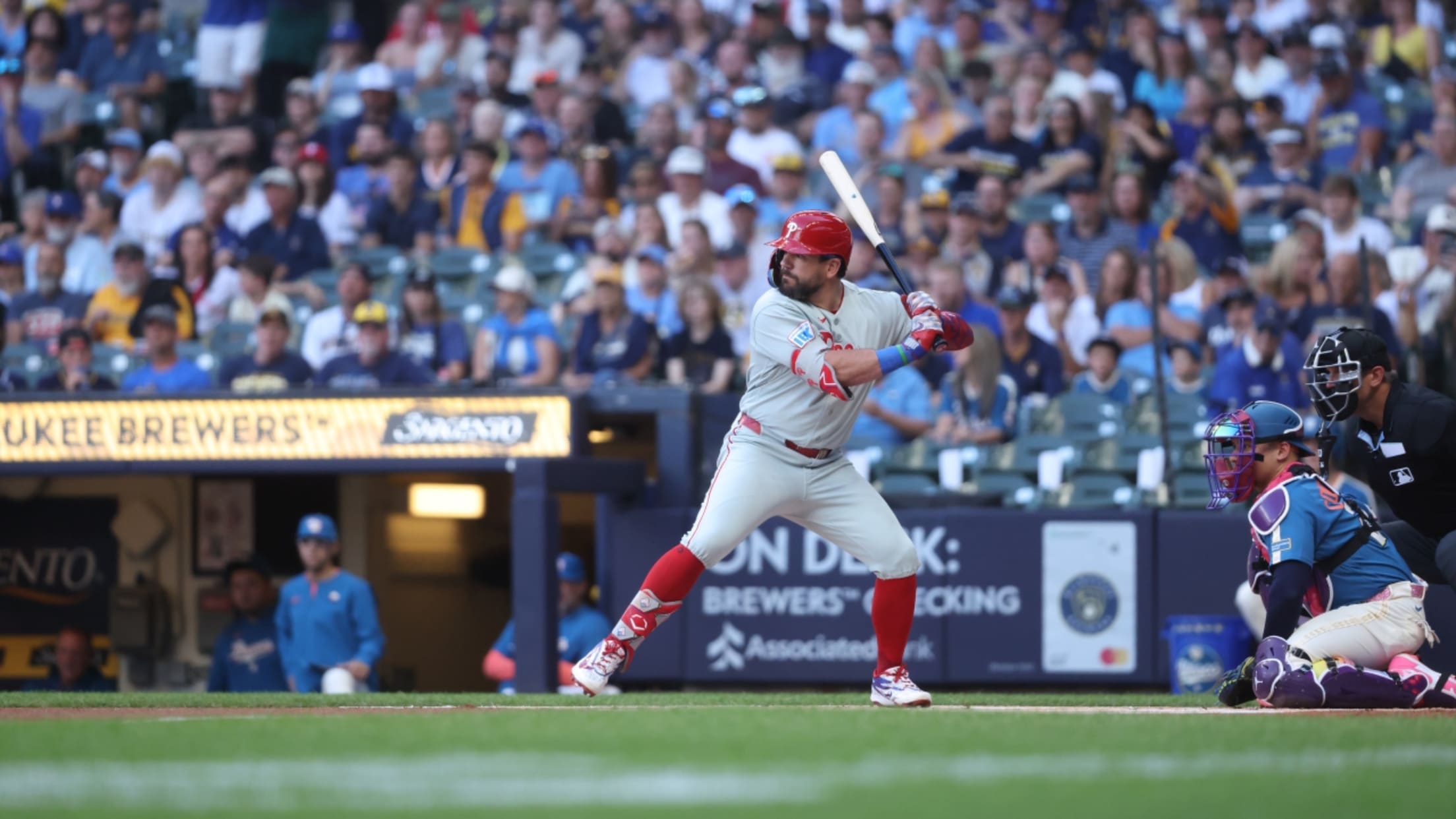 Kyle Schwarber singles for Phillies' lone hit