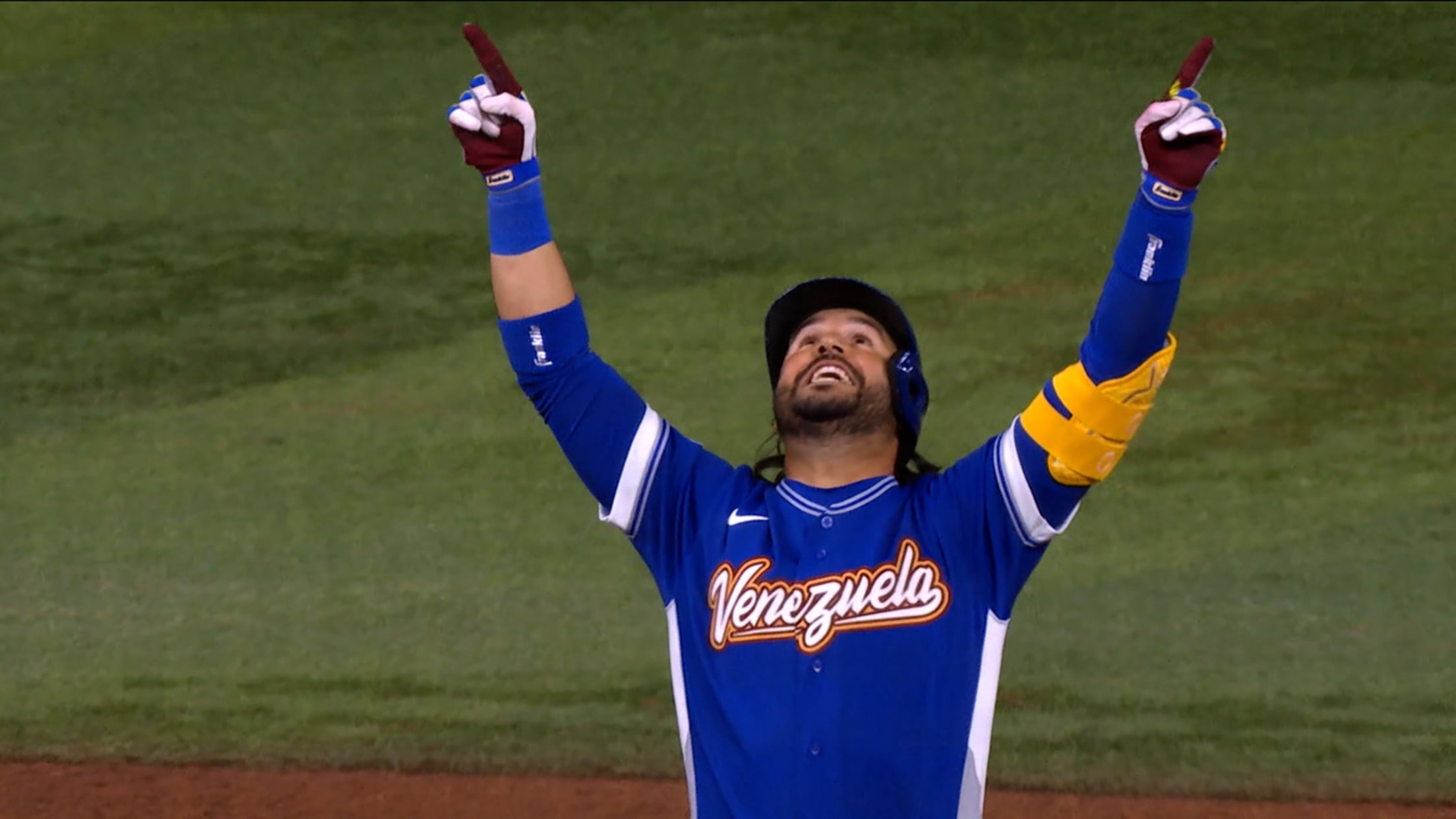 Suárez pone arriba a Venezuela con doblete