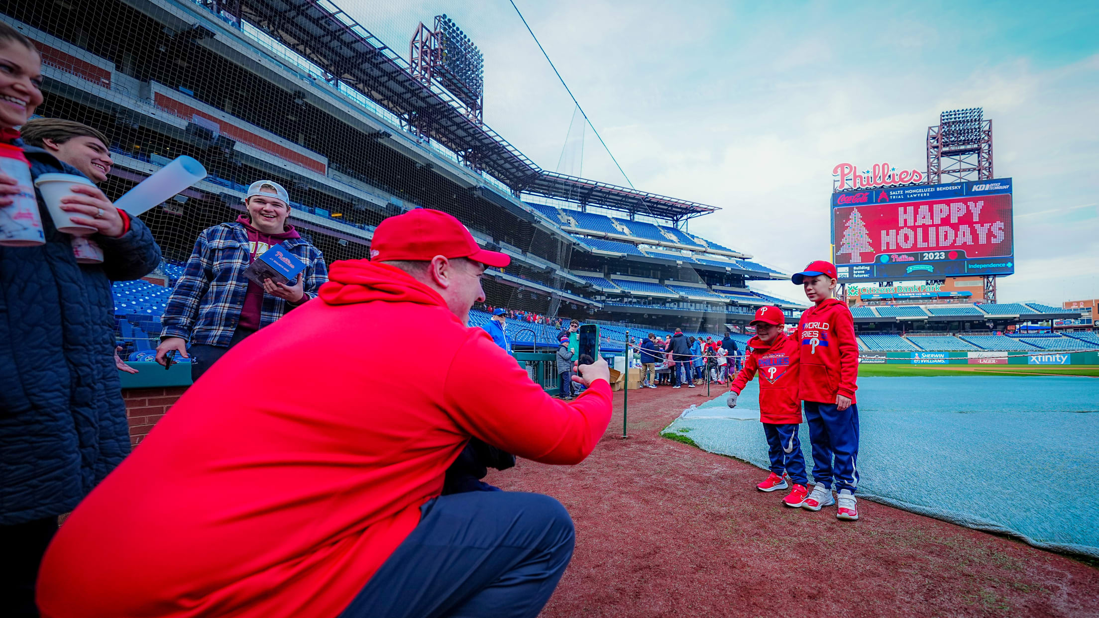 tree-lighting-and-major-league-experiences-headline-phillies
