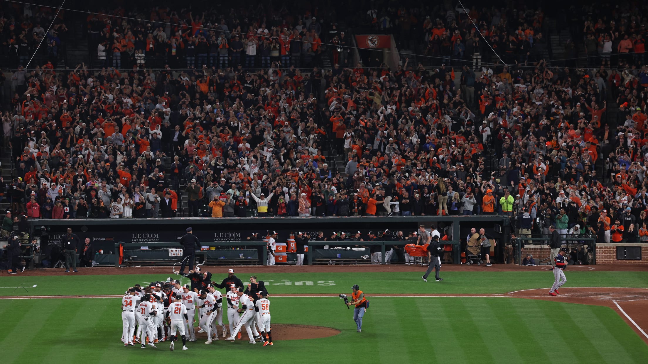 BAL- BI - Homestand In Focus - 1003 - 045