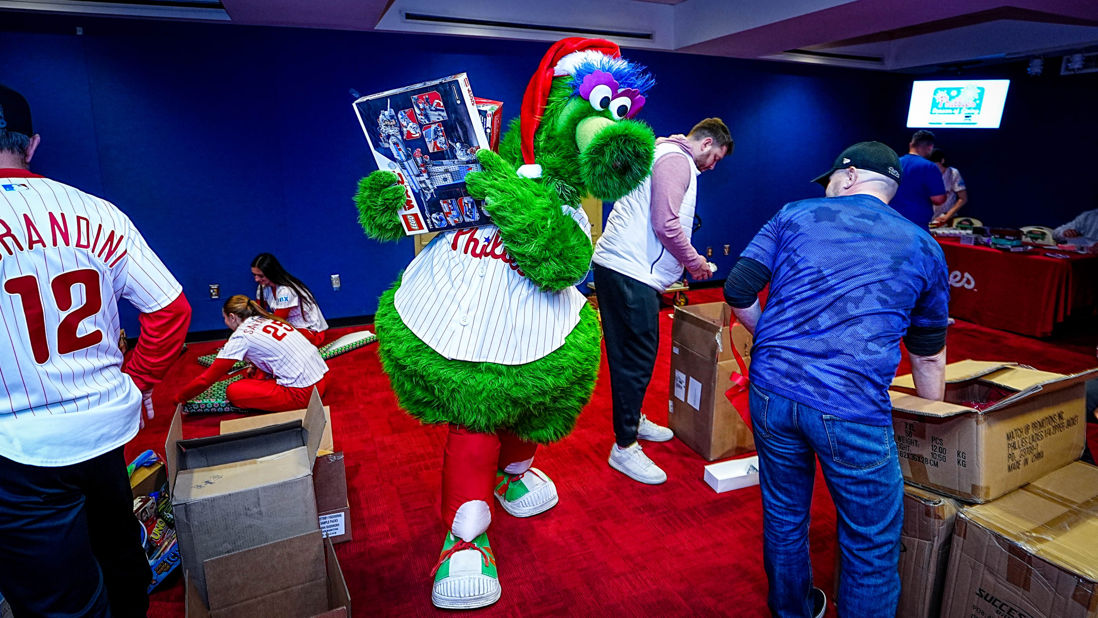 SEIHolidayGiftWrappingParty173650