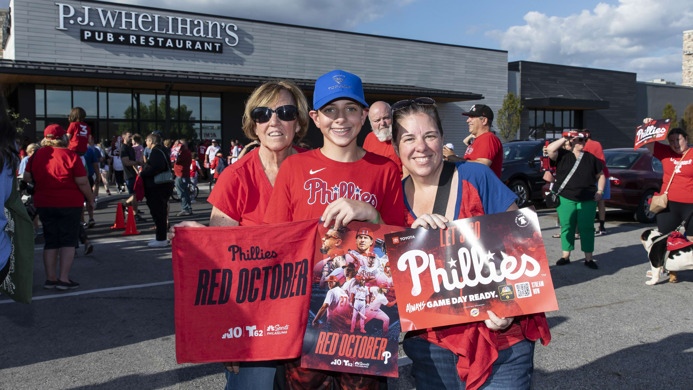 20231002_Phillies_Bus_Rally_Waterfalls-50