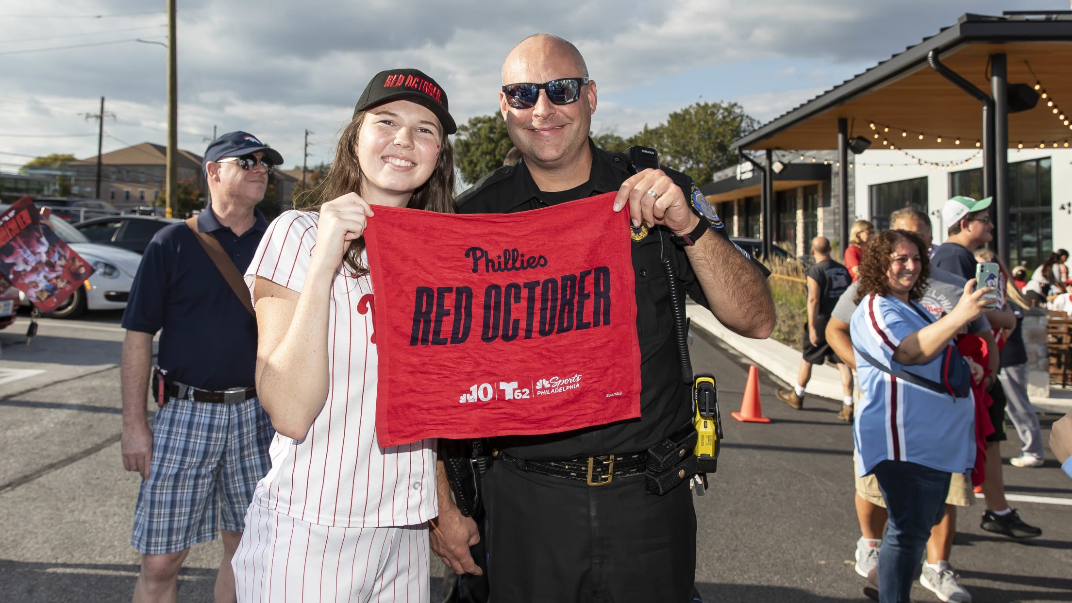 20231002_Phillies_Bus_Rally_Waterfalls-52