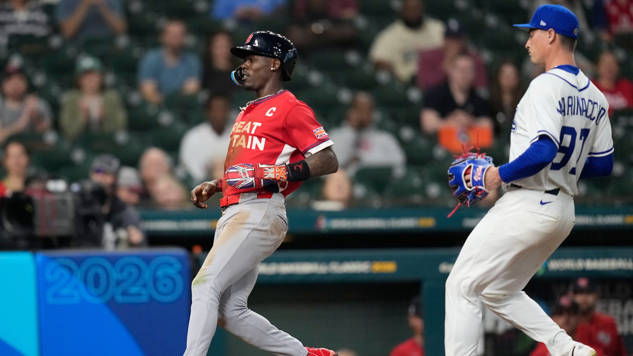 Jazz Chisholm Jr. anota en lanzamiento descontrolado