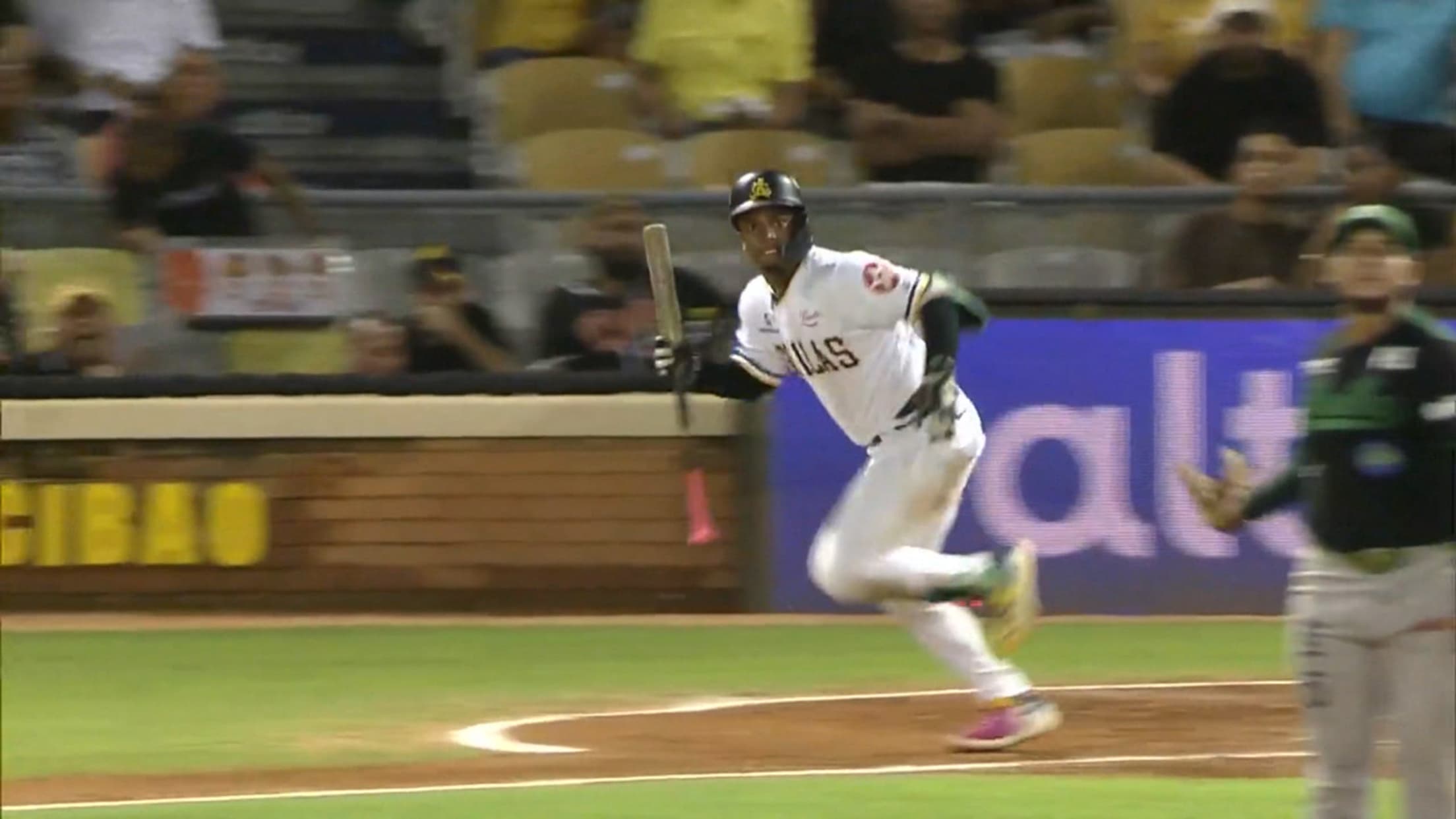 Adael Amador la saca