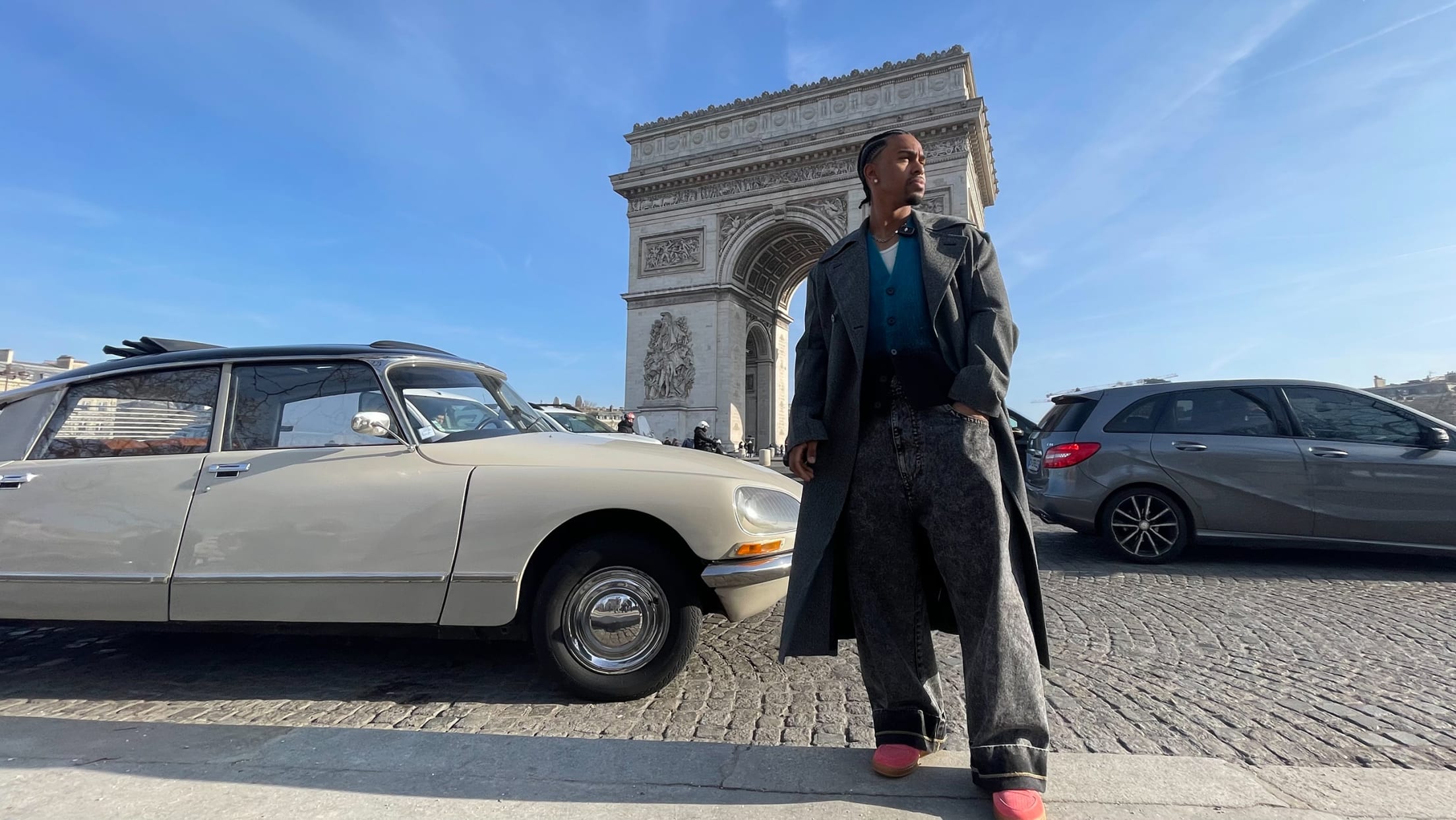 Francisco Lindor takes in the sights of Paris