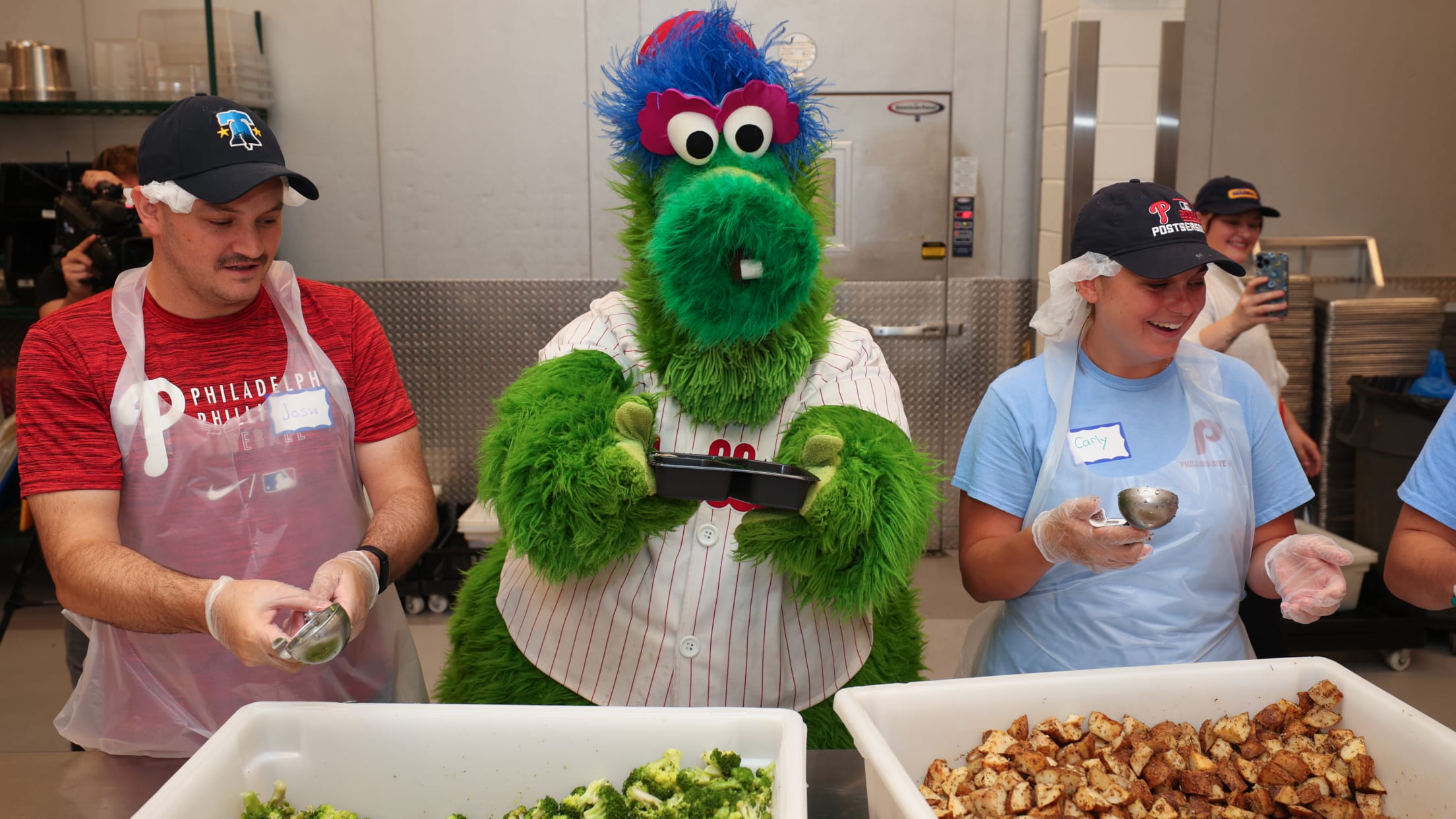 20240723_Manna Phillies Give Back-46