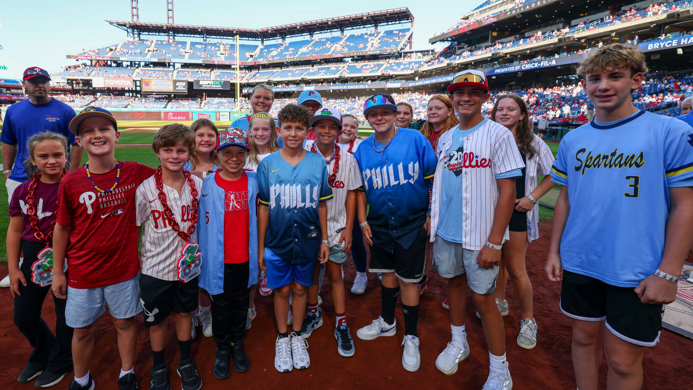 20250830_Home Run Derby Trophy Presentation-1