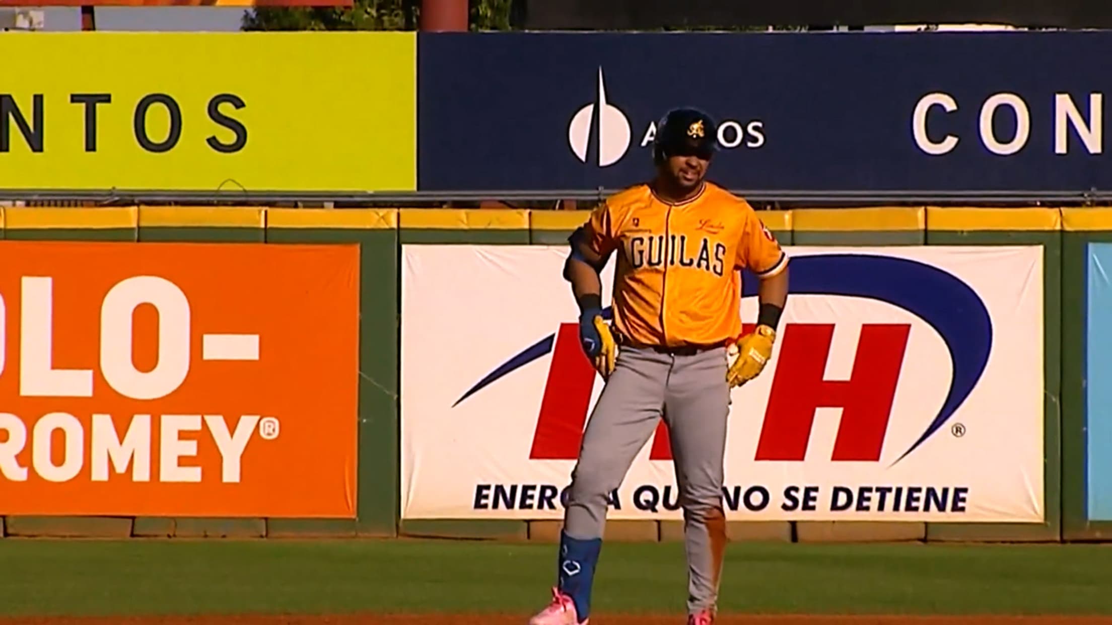 Las Aguilas anotan dos con sencillo y error