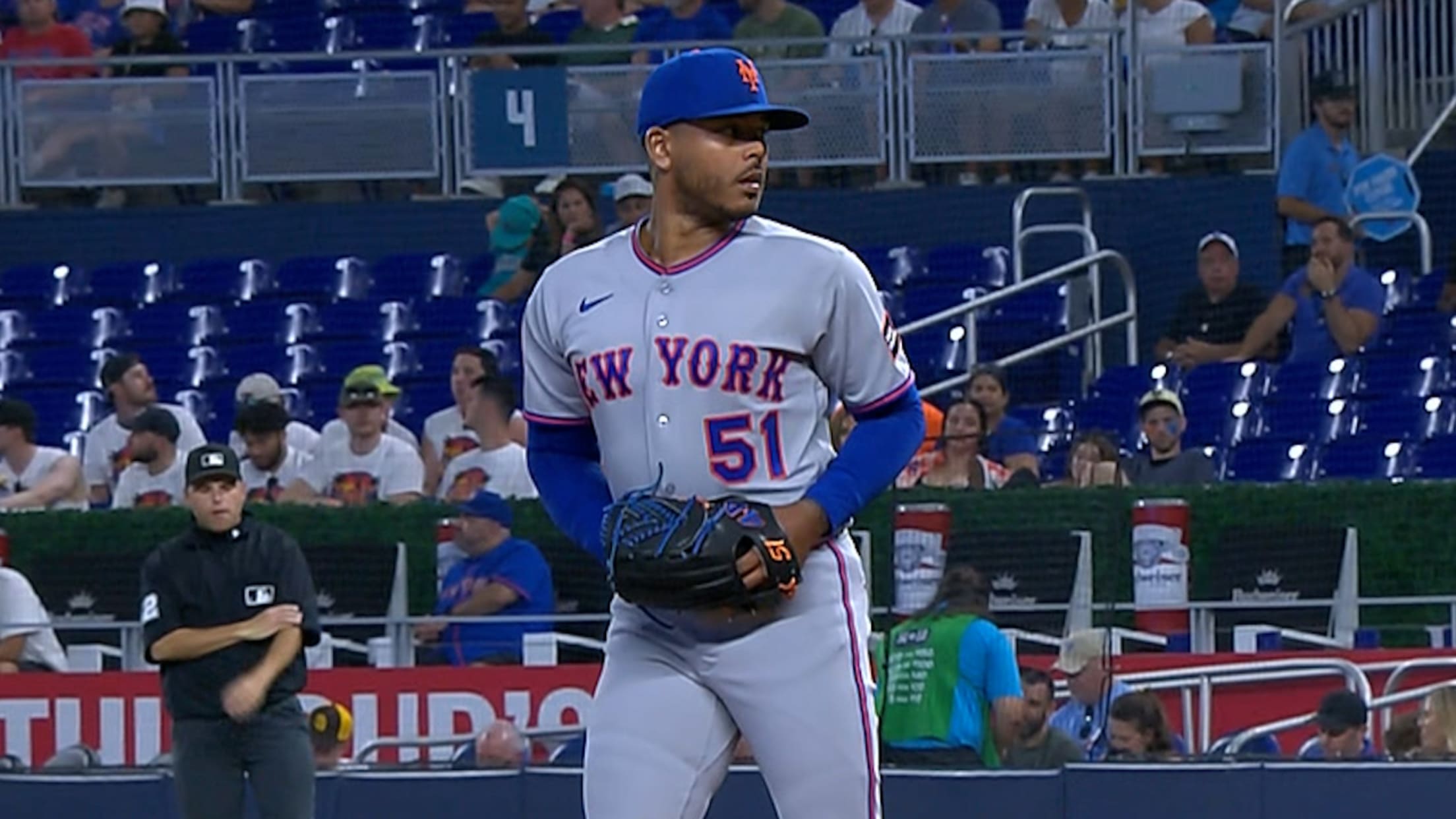Freddy Peralta receta nueve ponches vs. Marlins