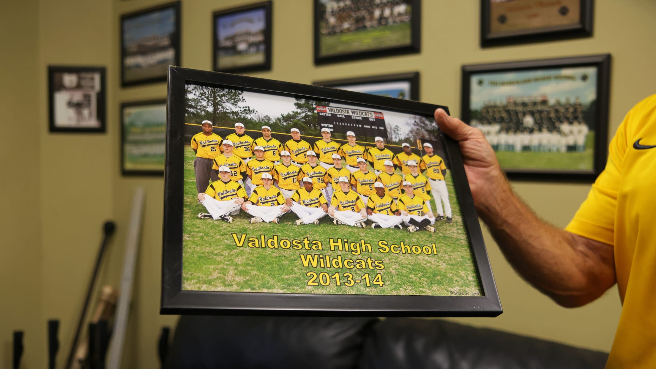 Bart Shuman showcasing the 2017 Valdosta High School baseball team.  DL is number 10 (middle row, third from left).  2017 was Hall's senior year.