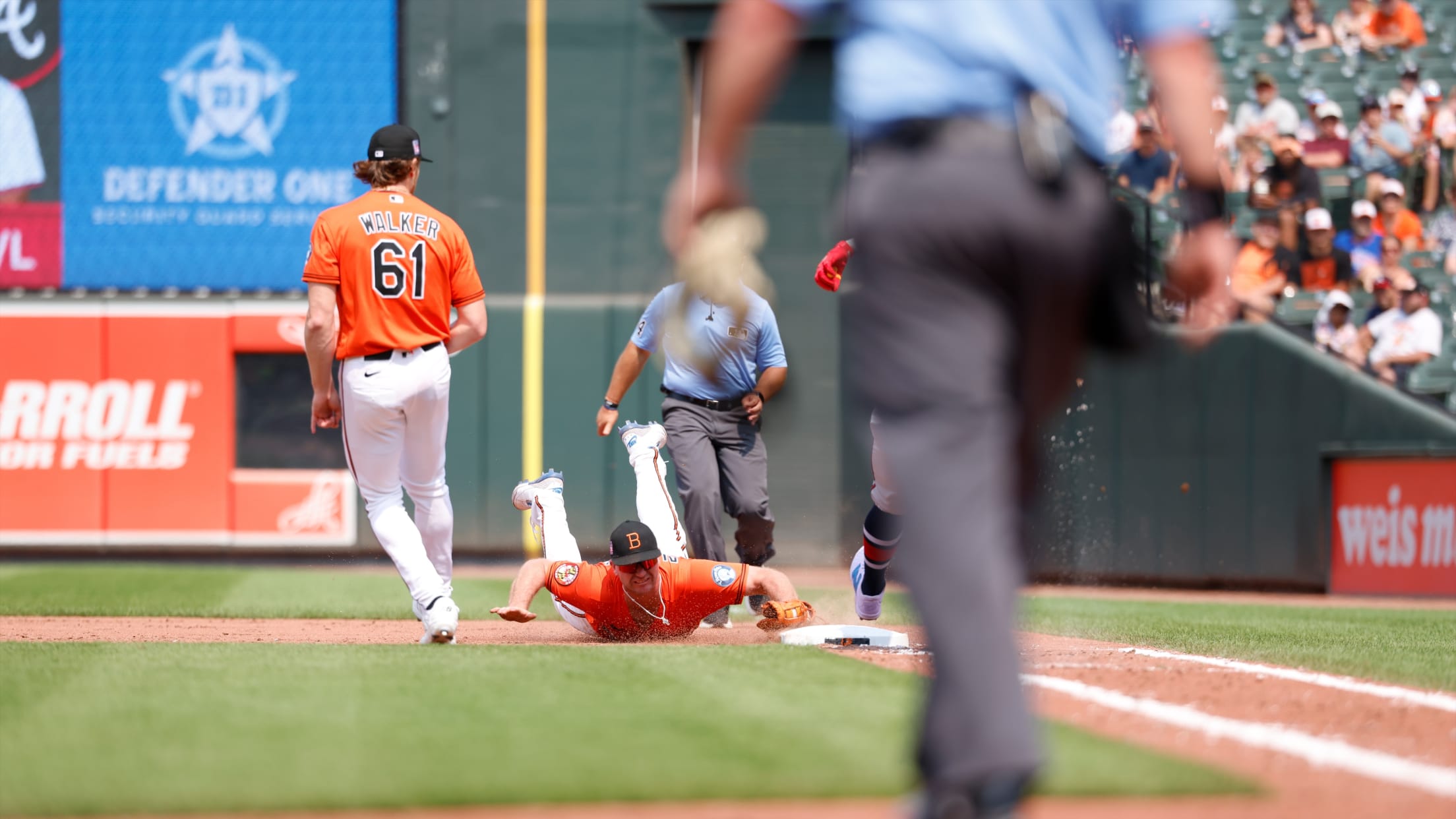 Pete Alonso's athletic diving play