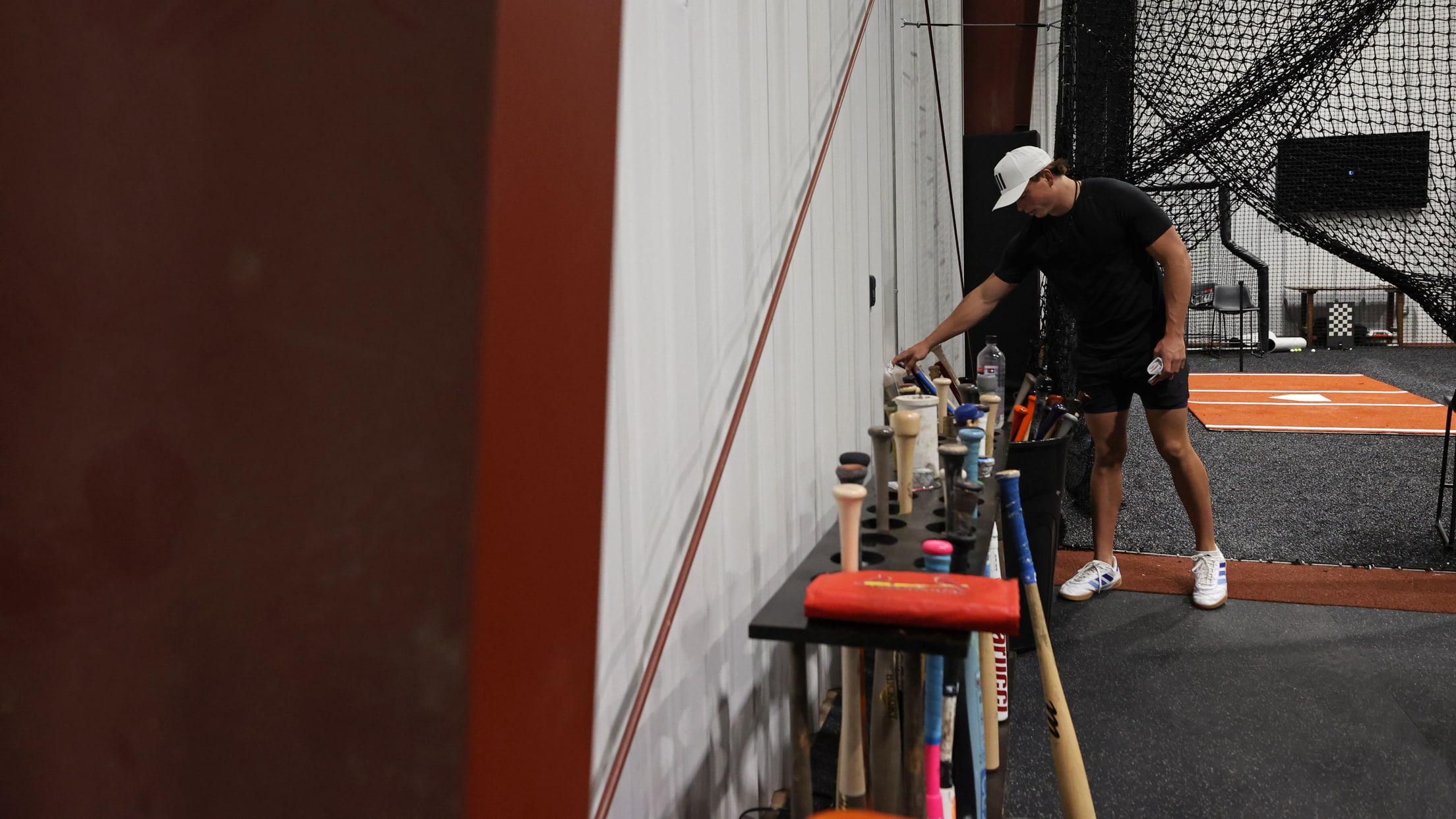 BAL-BI-021025-Holliday-Feature-054