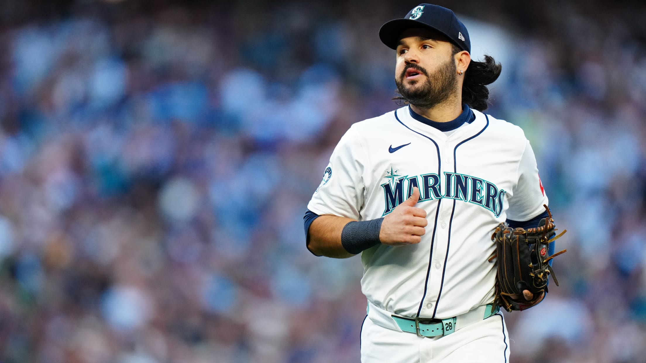 Hot Stove on Suárez signing one-year deal with Reds