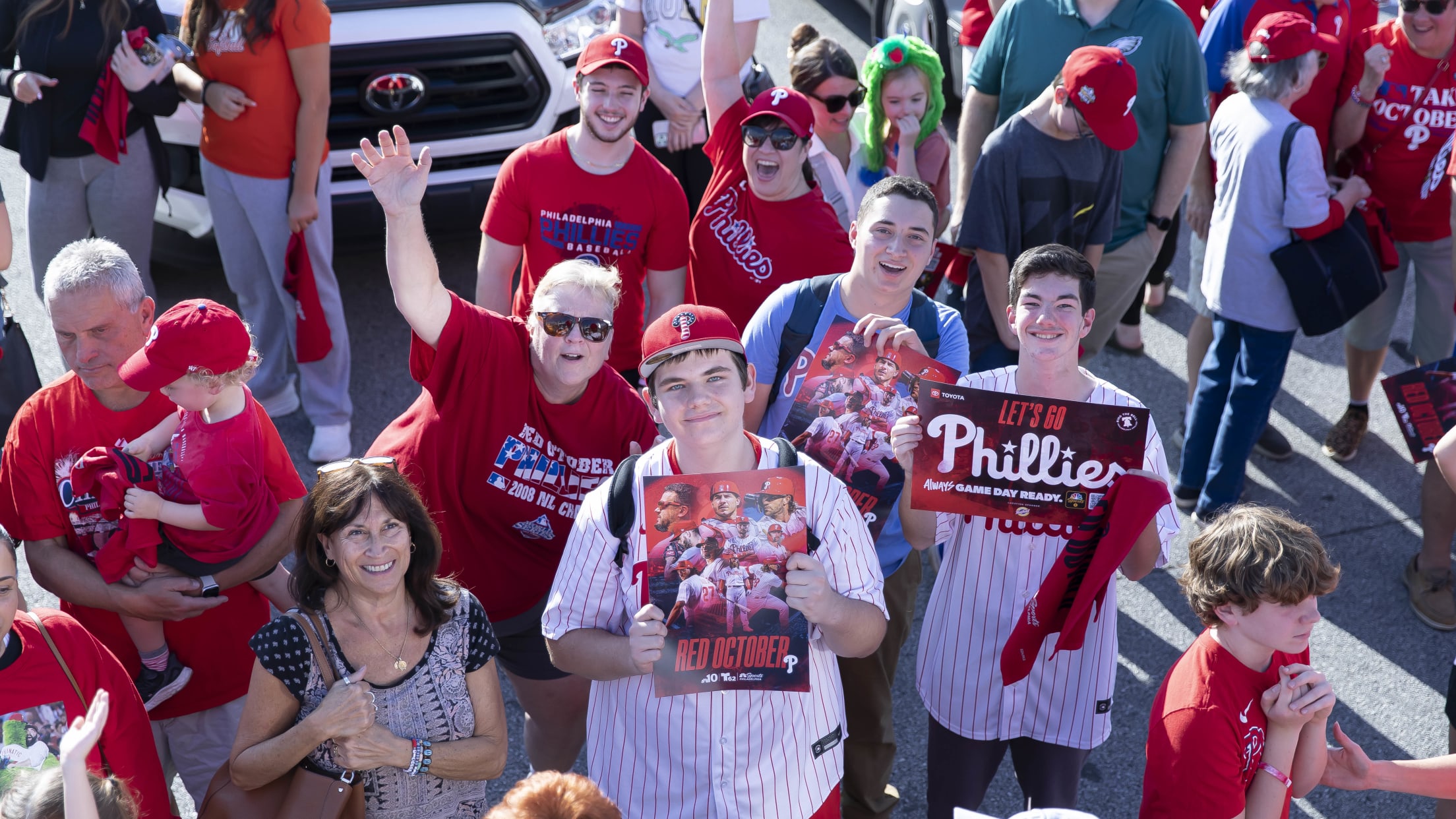 20231002_Phillies_Bus_Rally_Waterfalls-47