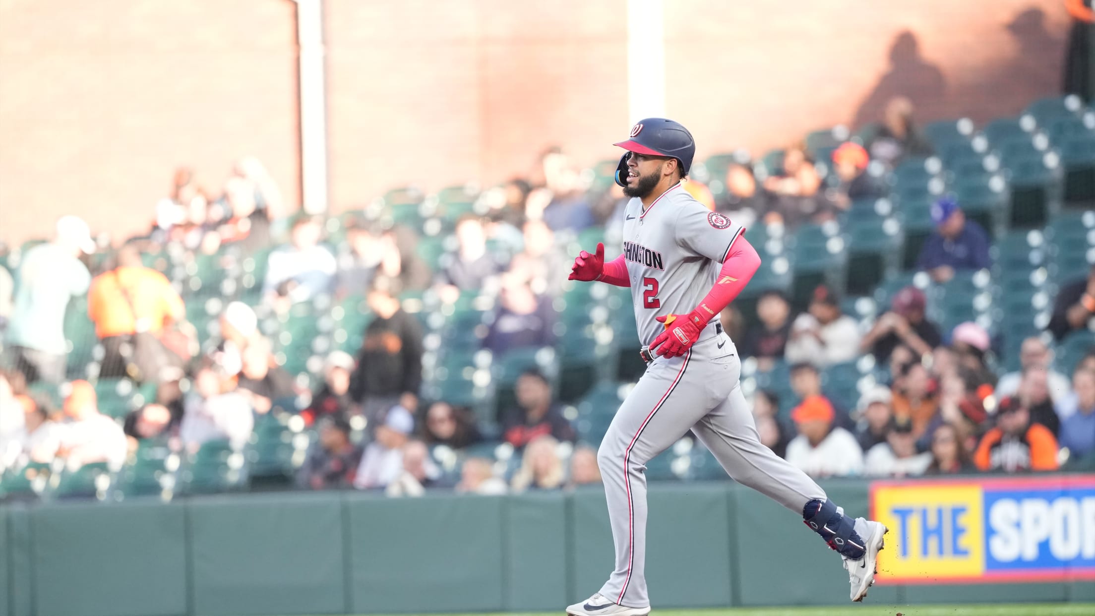 Luis García Jr.'s two-run homer (8)