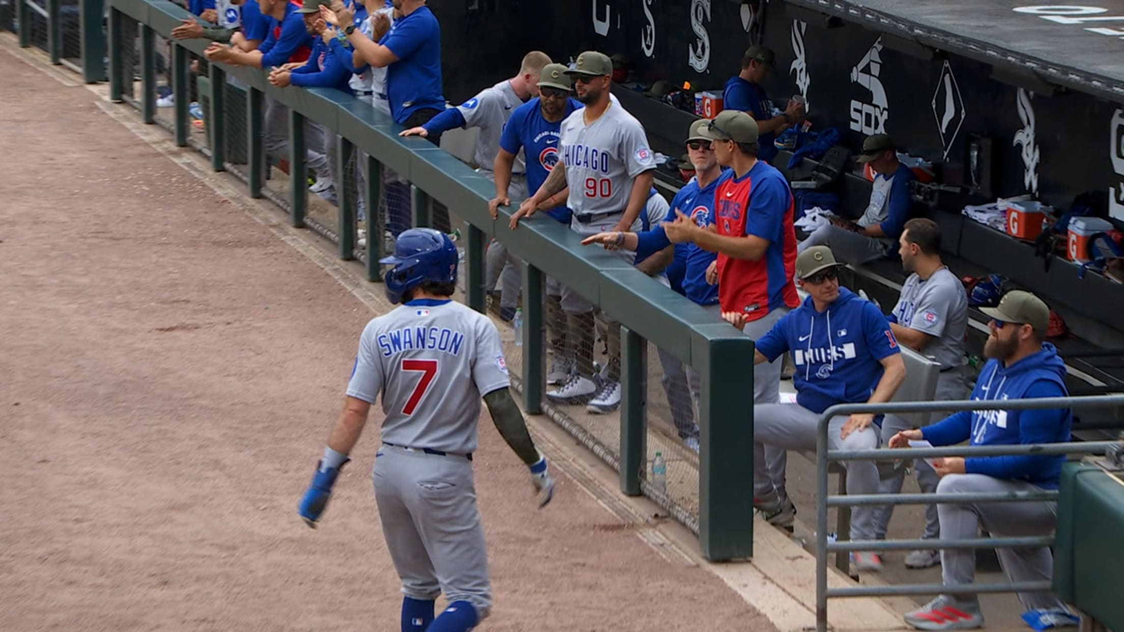 Cubs score go-ahead run on a fielder's choice