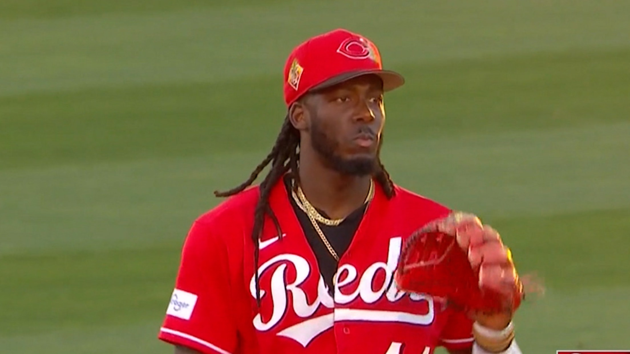 Elly De La Cruz's smooth backhanded stop