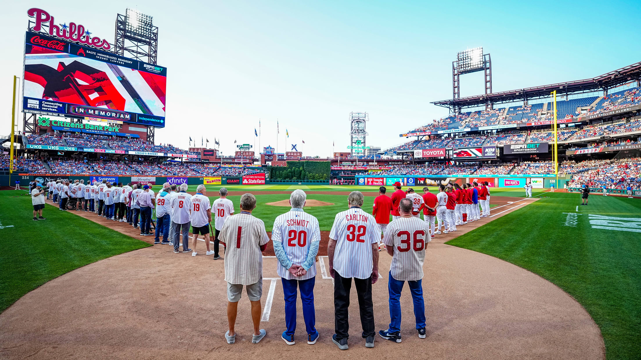 AlumniPregame00130