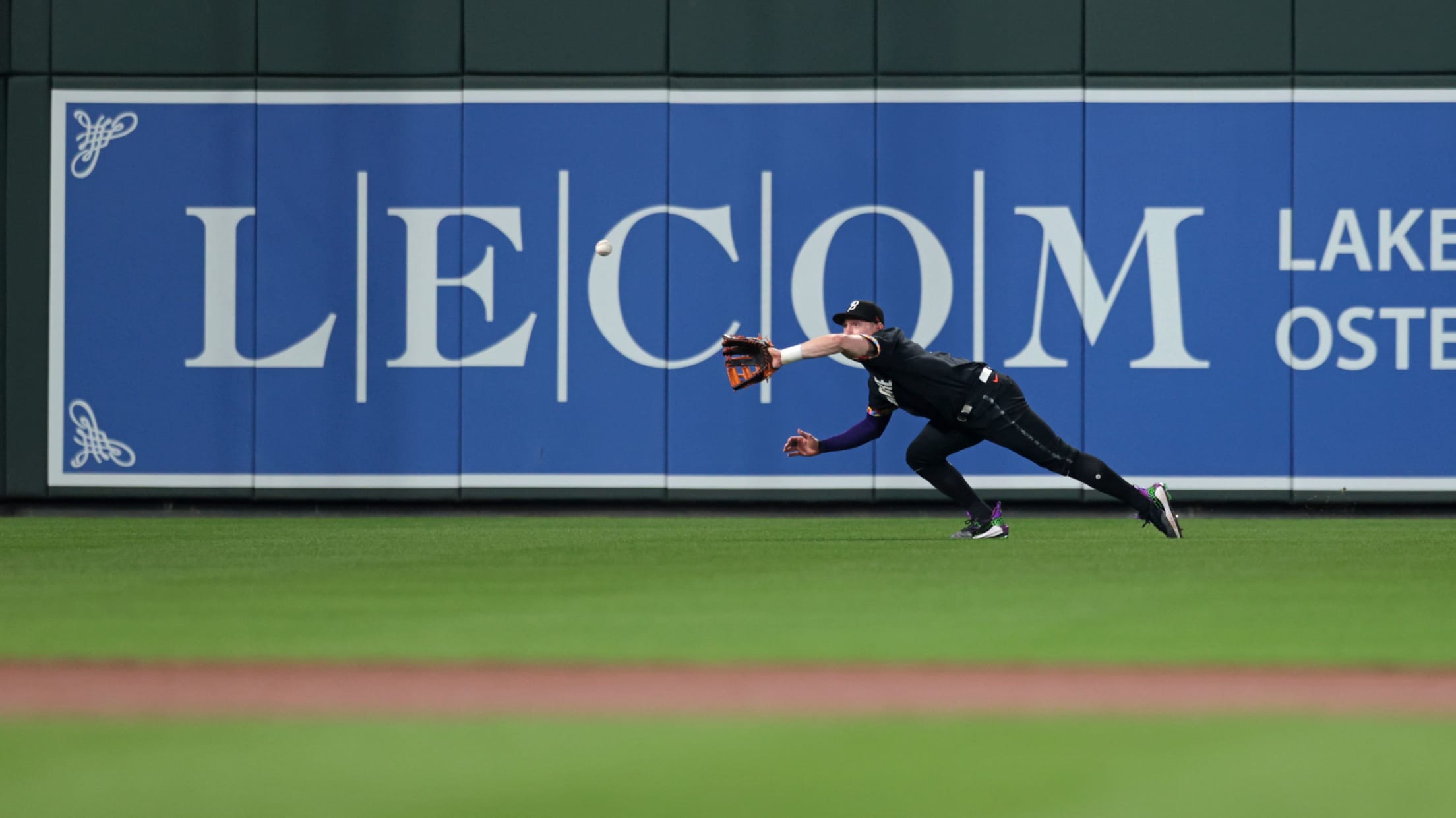 BAL- BI - Homestand In Focus - 1003 - 071