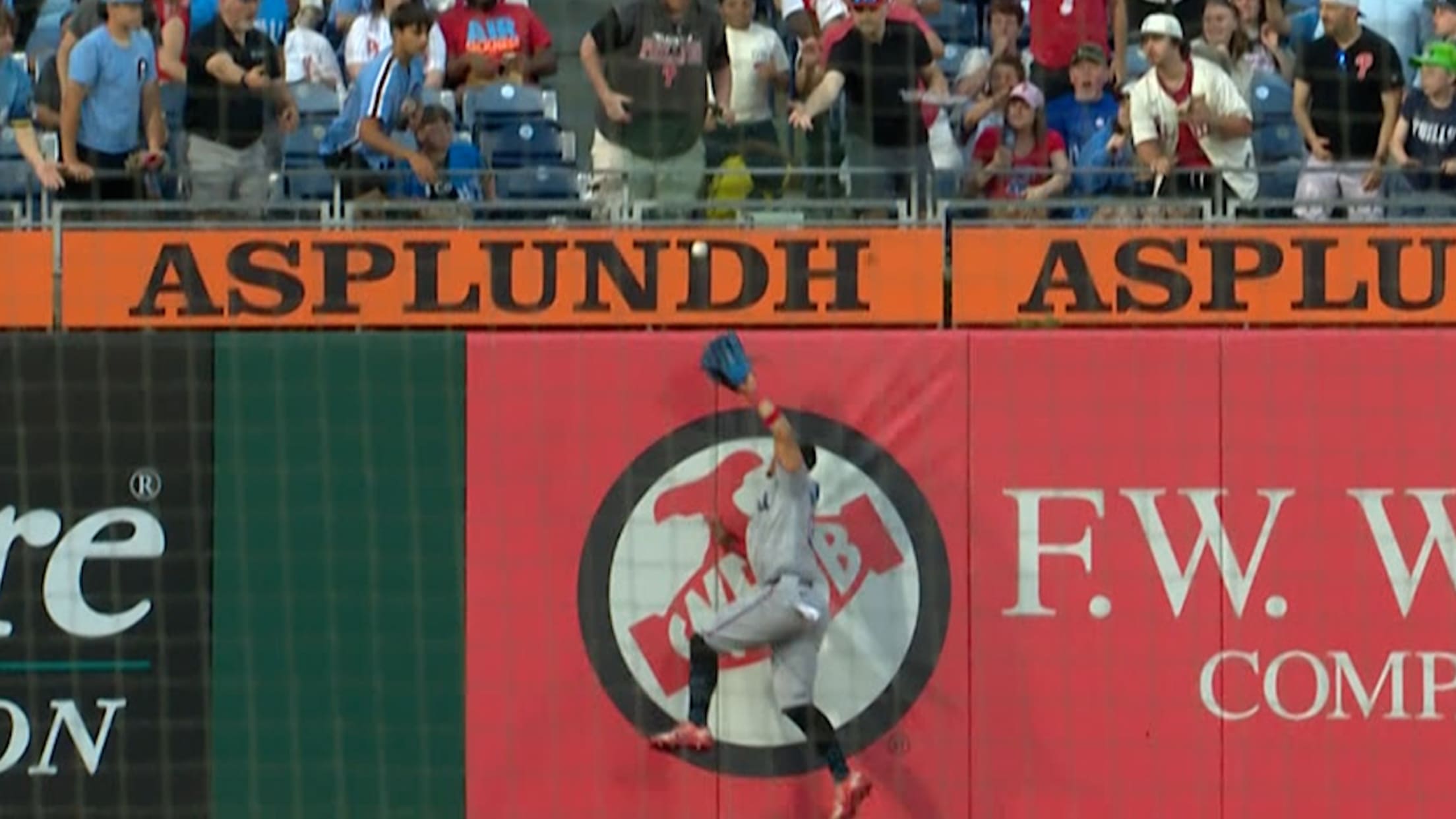 Heriberto Hernández's leaping catch
