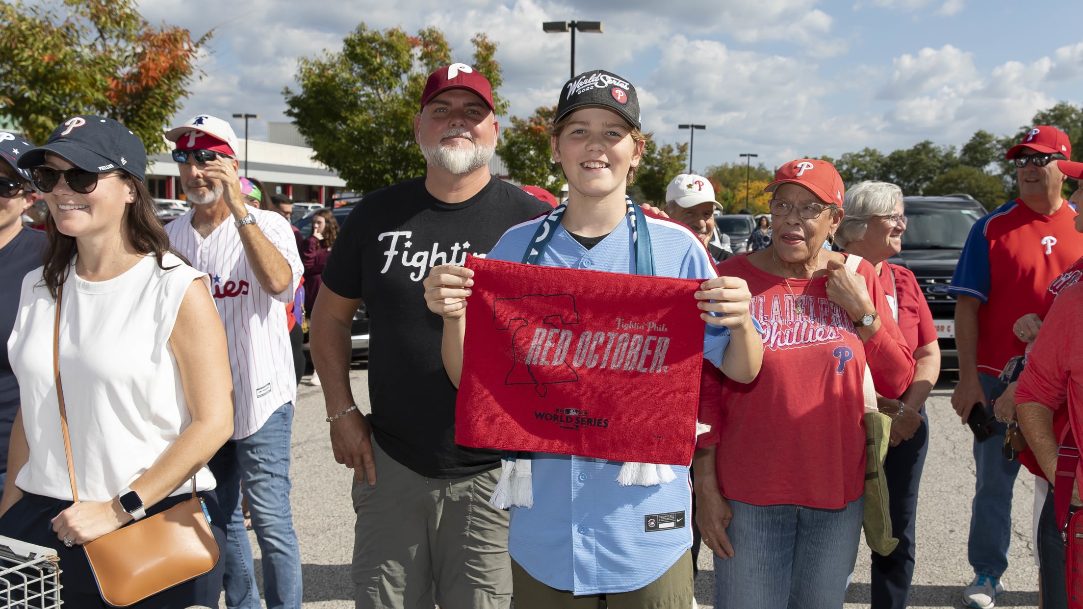 20231002_Phillies_Bus_Rally_Waterfalls-18