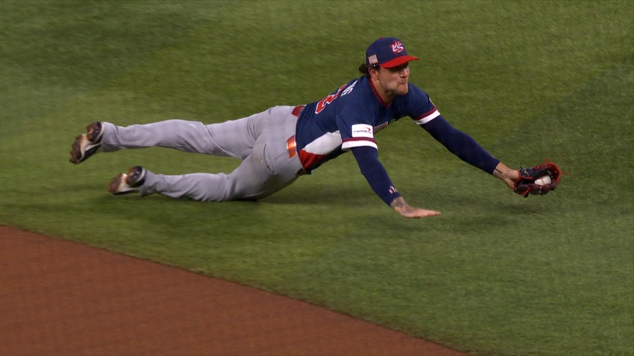 Brice Turang saca un bonito out 