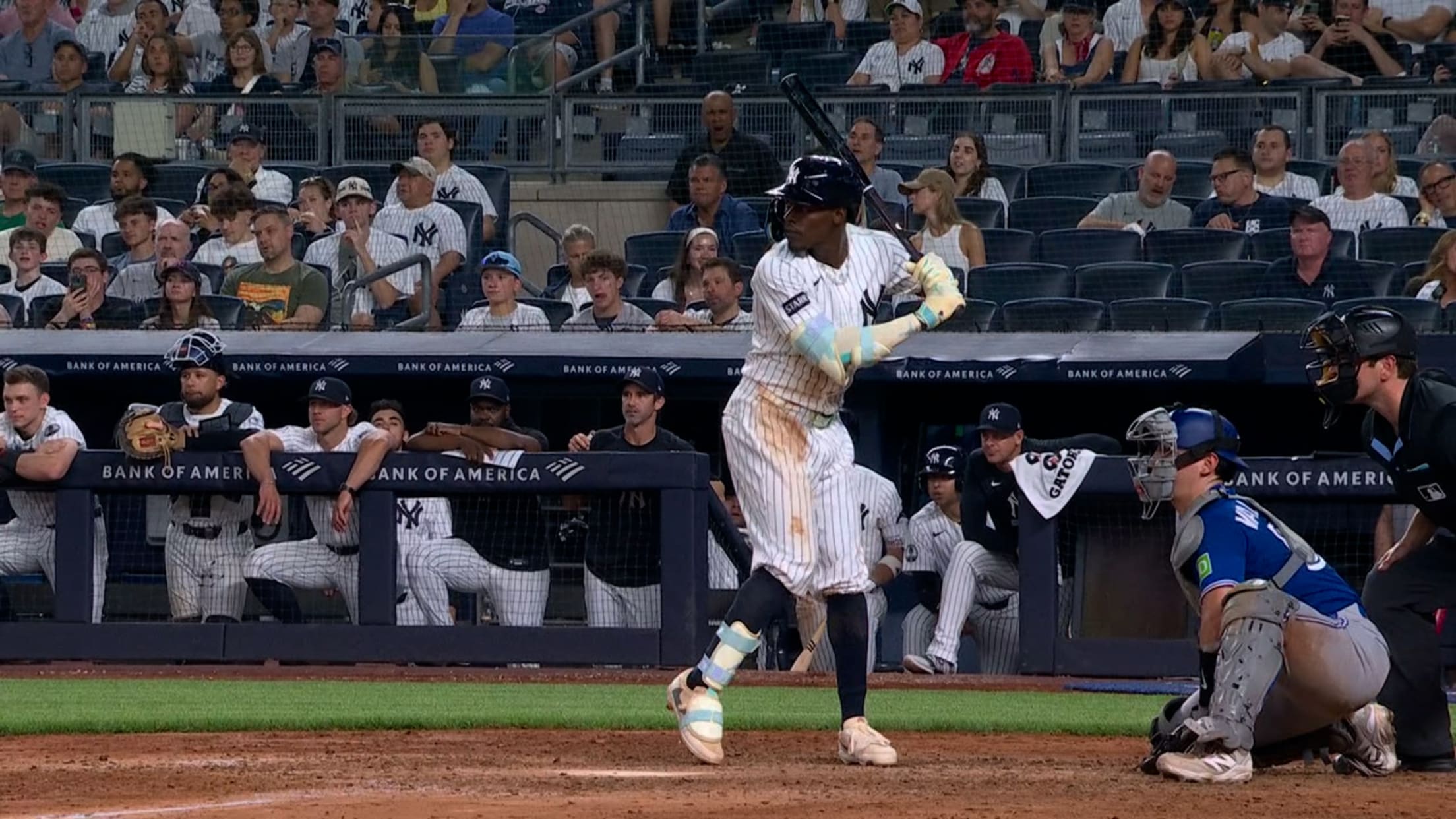 Chisholm Jr. da ventaja con HR de 2 carreras