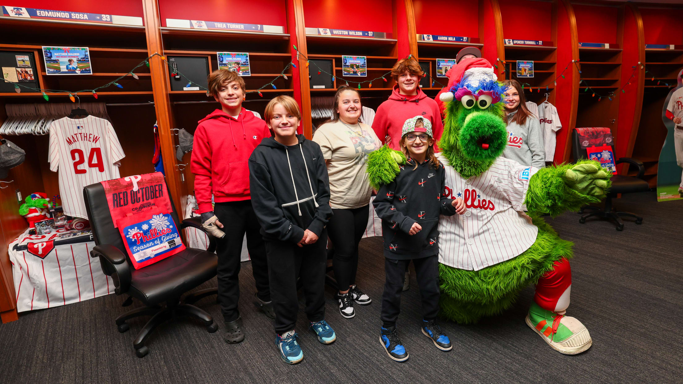 20241213_Ballgirls Holiday Party-6