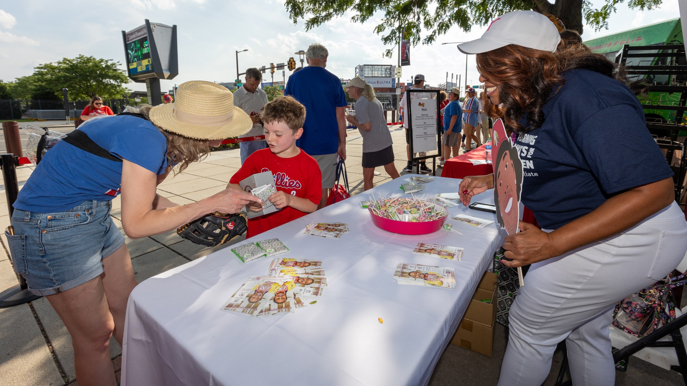 Taijuan Walker Gives Out Free Tacos to Benefit Foster Care in