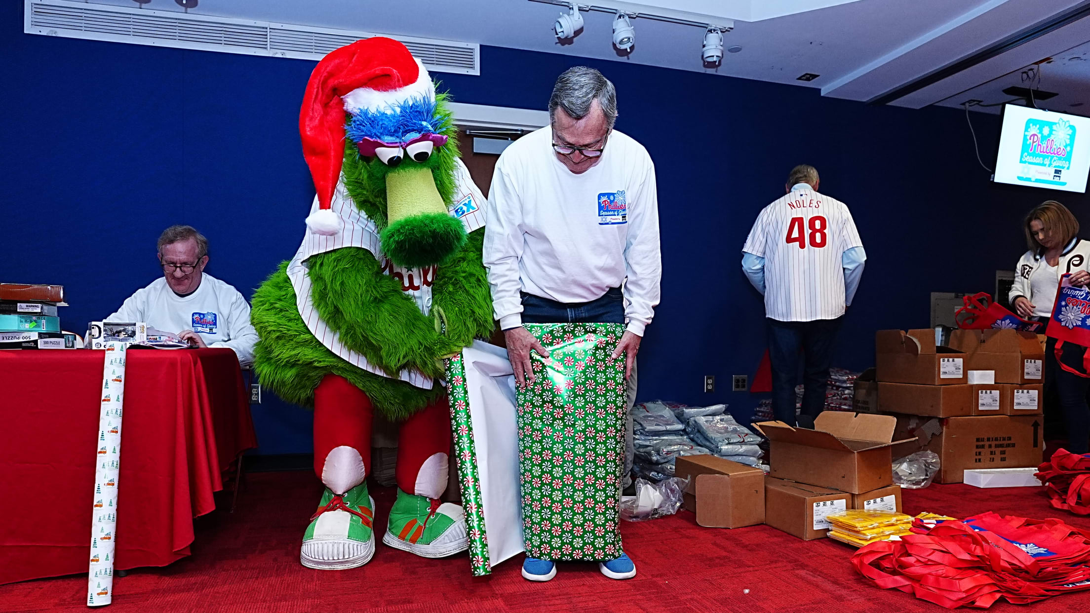 SEIHolidayGiftWrappingParty173673