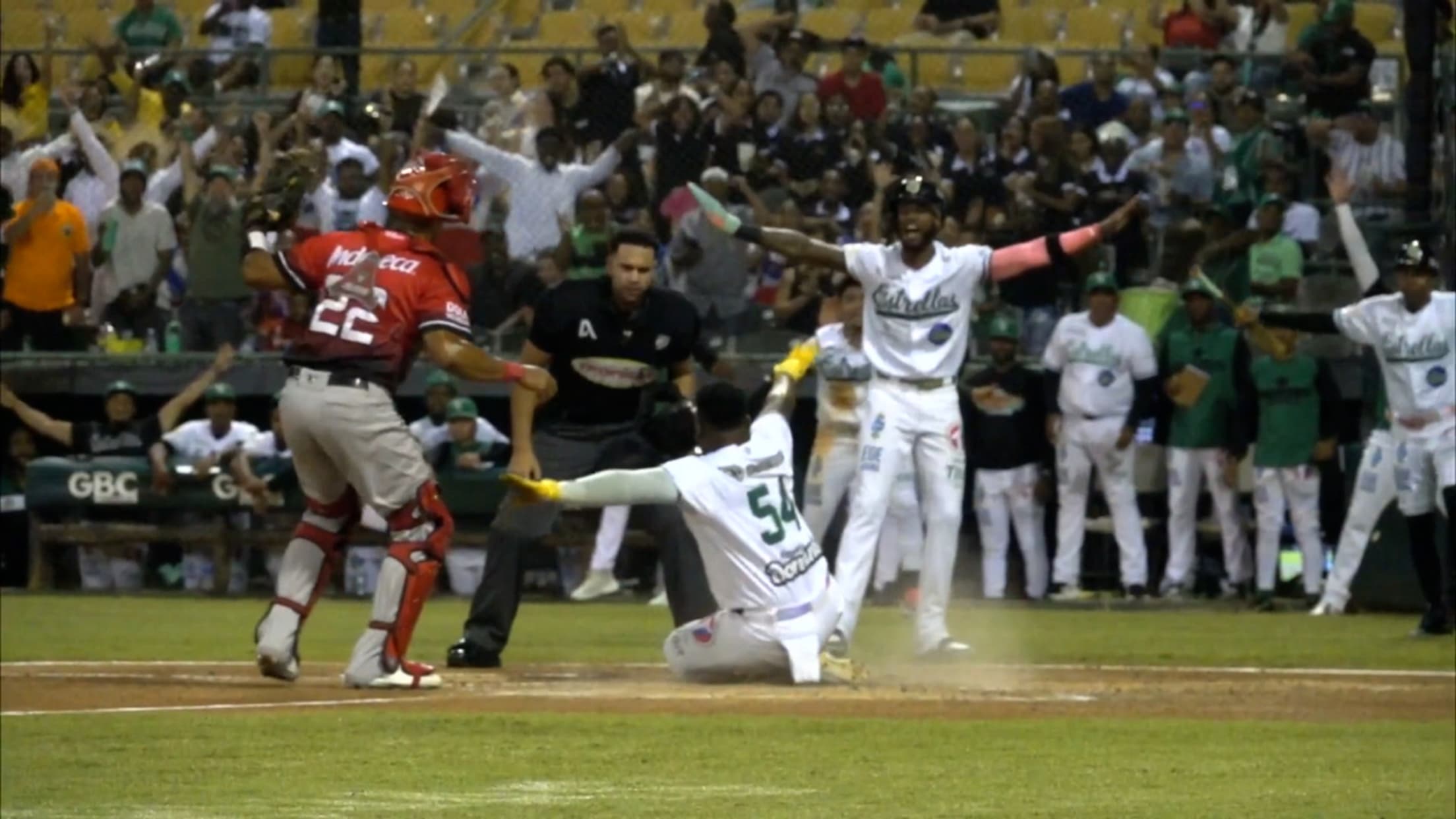 Las Estrellas anotan 4 en la 1ra entrada